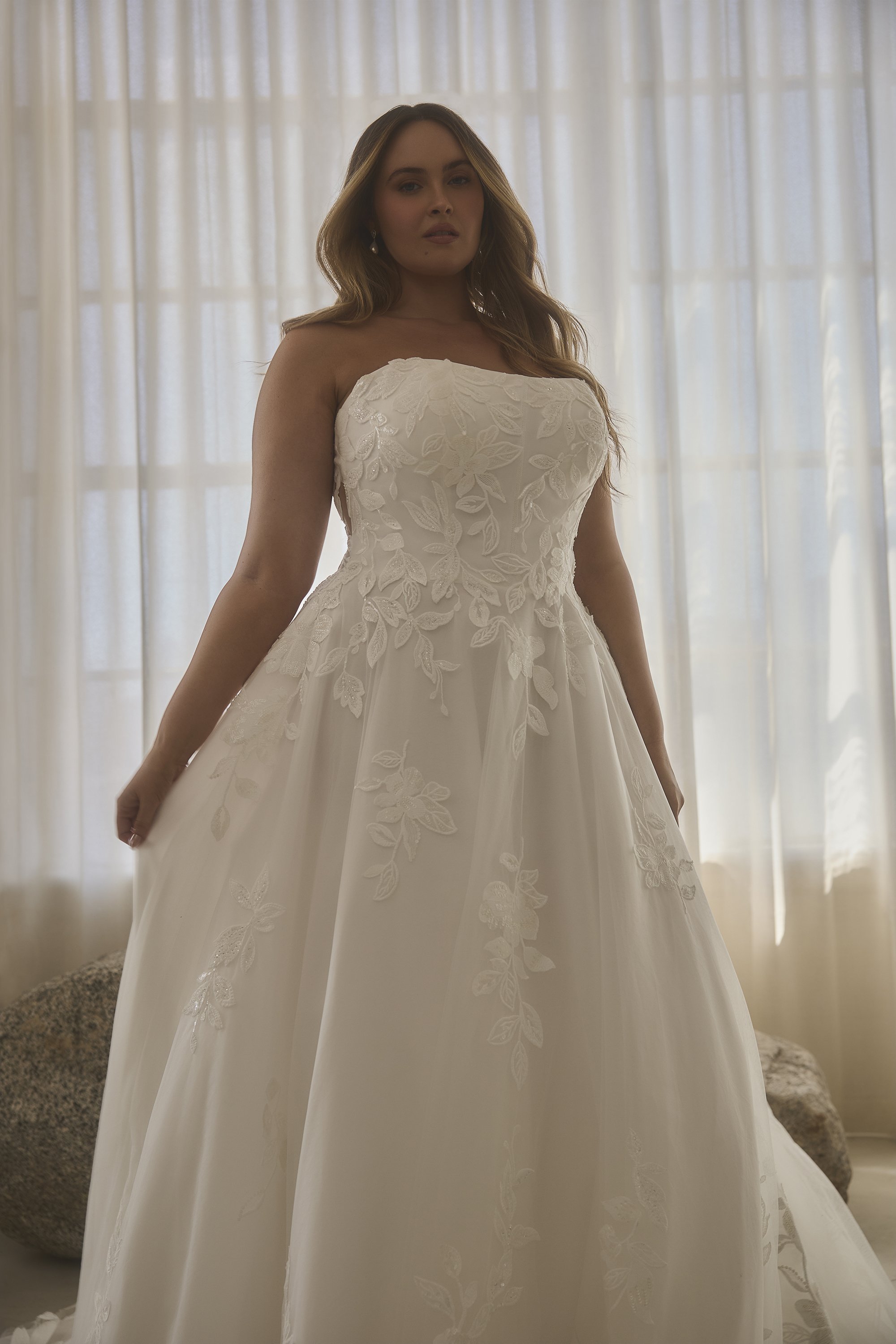 2627C Elsbeth Front Close Web.jpg