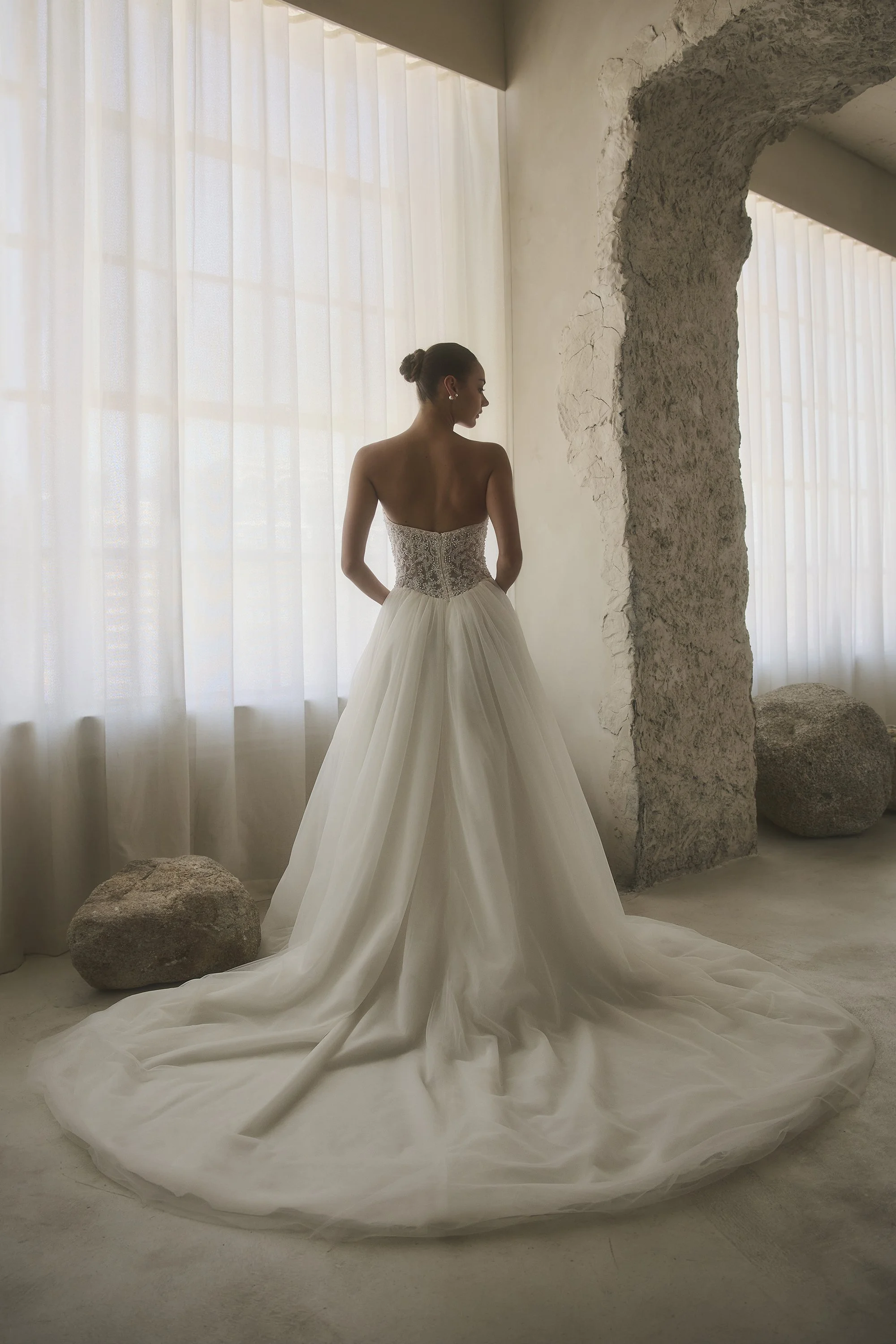 2622 Antonella Back Web.jpg