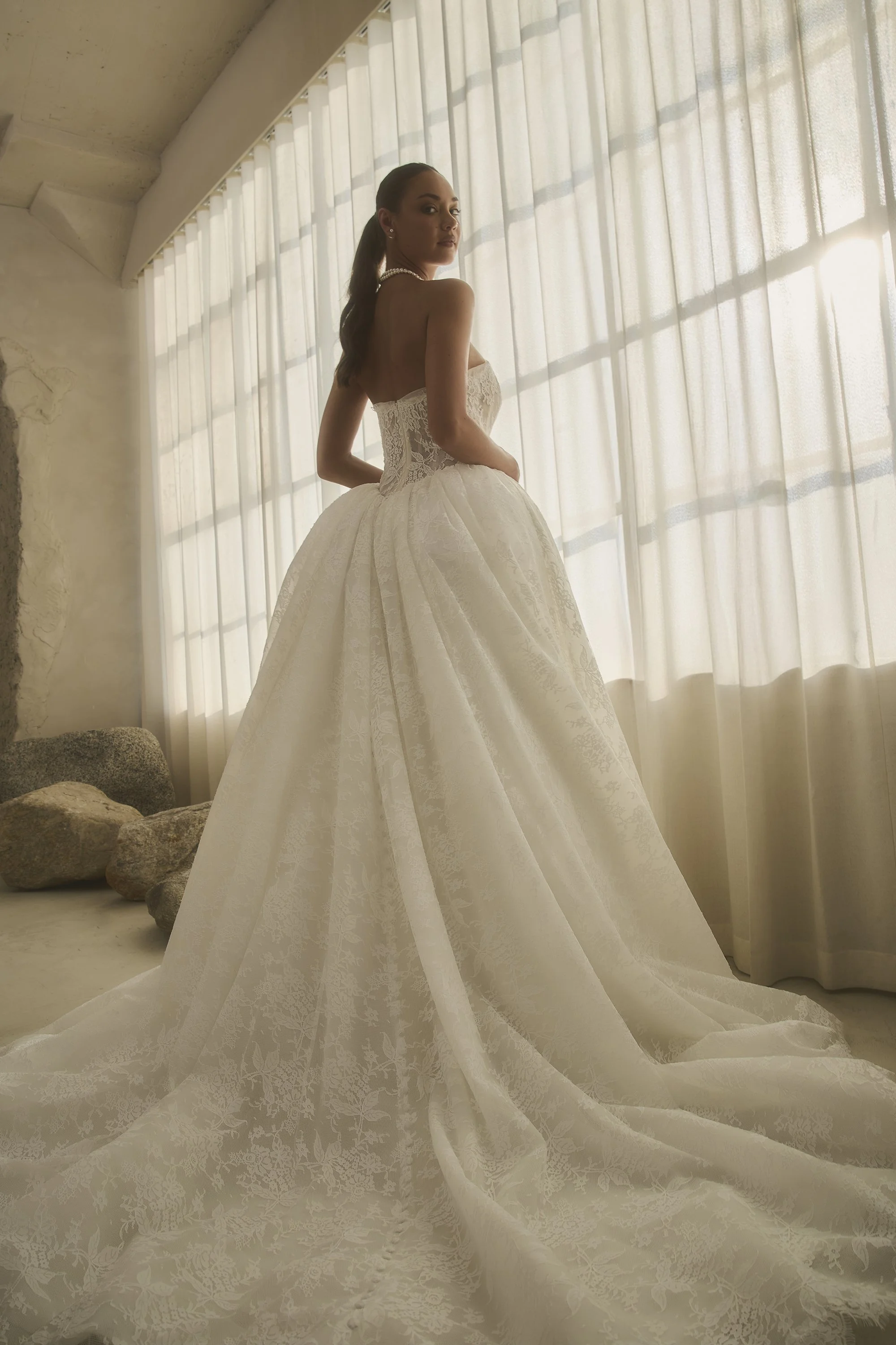 2625 Polina Back Close Web.jpg