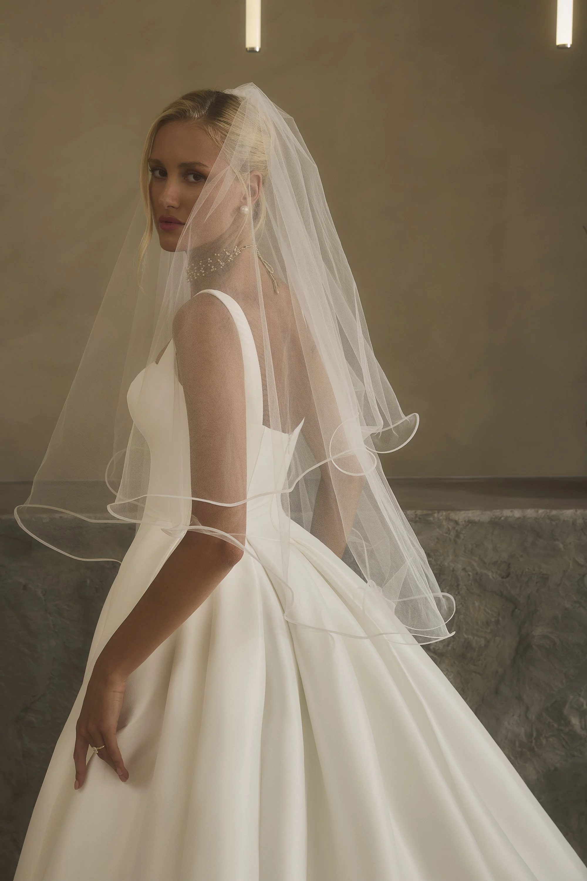 2635V Miriam Veil Back Web.jpg