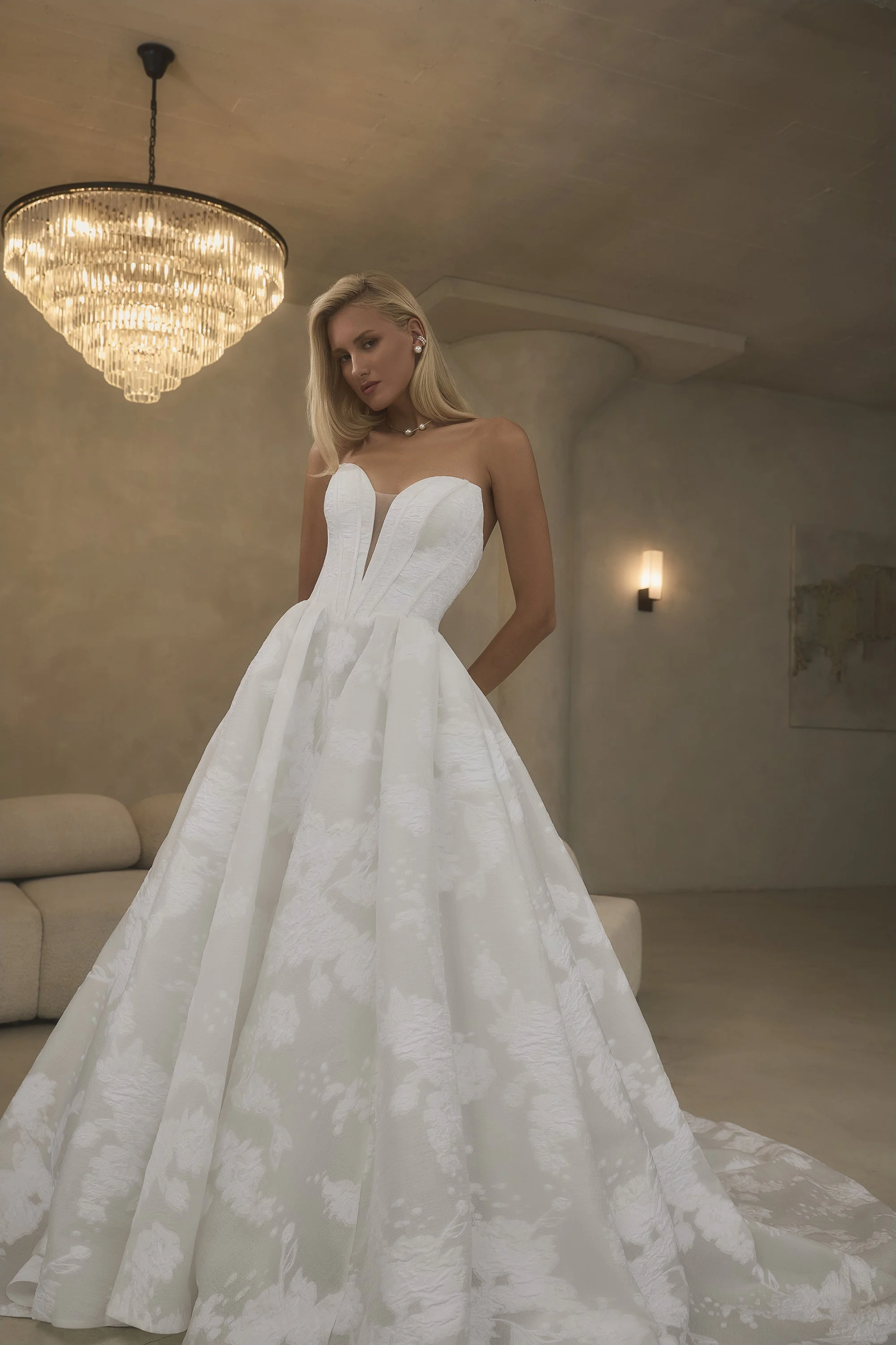 2640 Guinevere Front Close Web.jpg