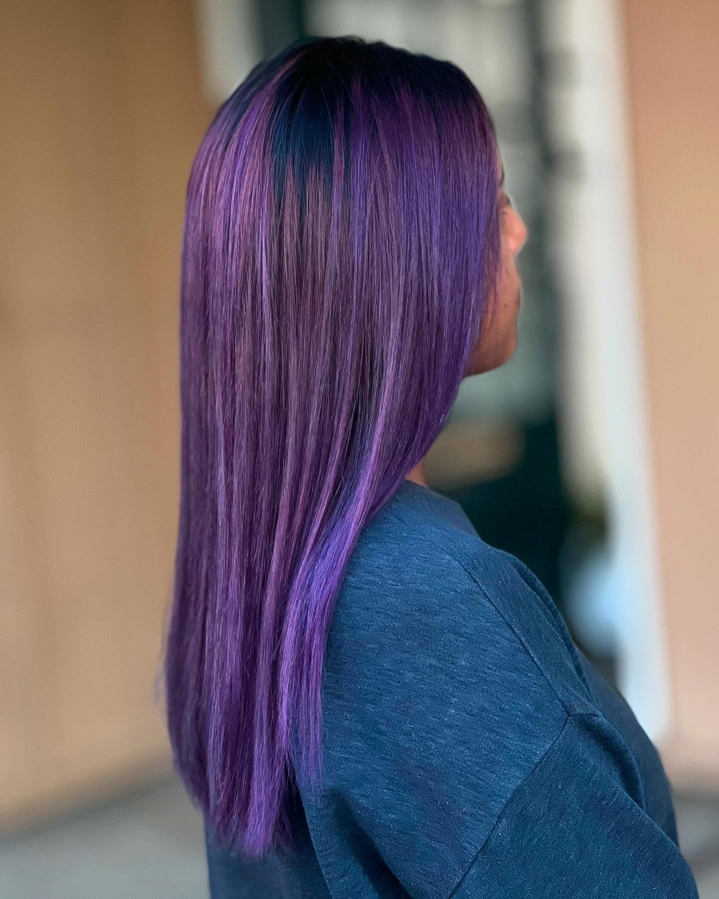 A touch of Purple, a touch of Magic

Cut/color: @yelah_hair 

#oc #orangecounty #purplehair #hair #violet #violethaircolor #vivid #vividhair #salon #hairsalon