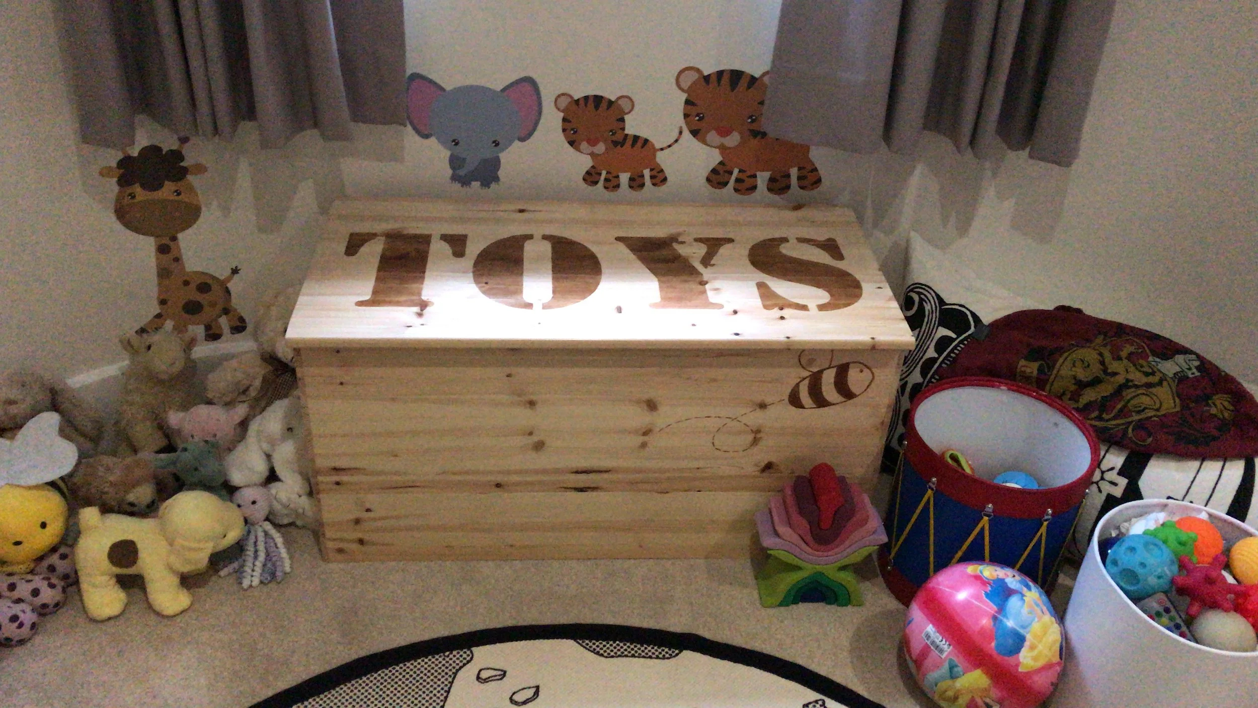 Solid pine box: design, construction, staining