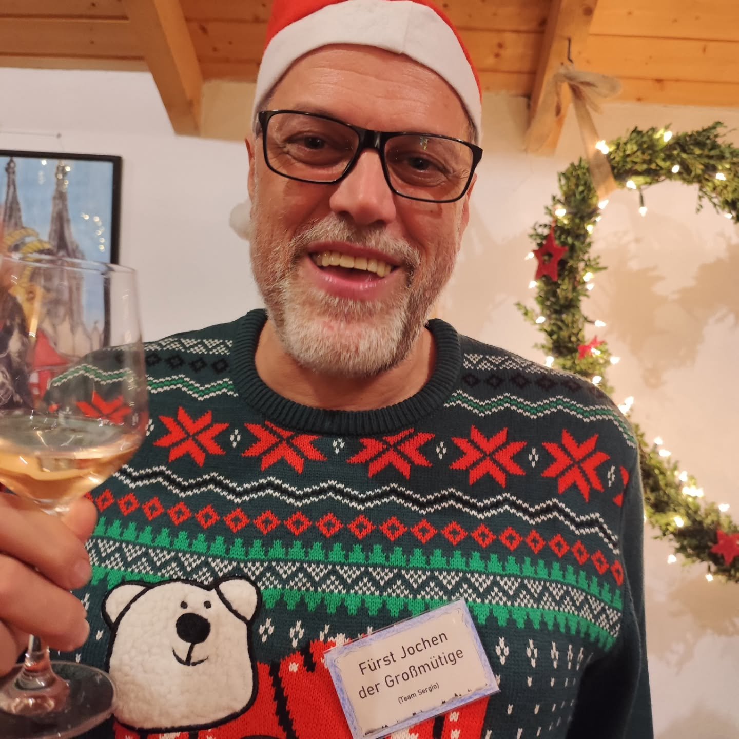 Oh Tannenbaum oh Tannenbaum, der Ermittler liegt im Kofferraum. 🔦  Am Samstag den 29.11. haben wir mit Lichterketten und Weihnachtsduft unsere Weihnachtsfeier der KG gefeiert. 
Zu ehren unserer Prinzessin Carina 🫅🏻haben wir in ihrer Scheune feiern