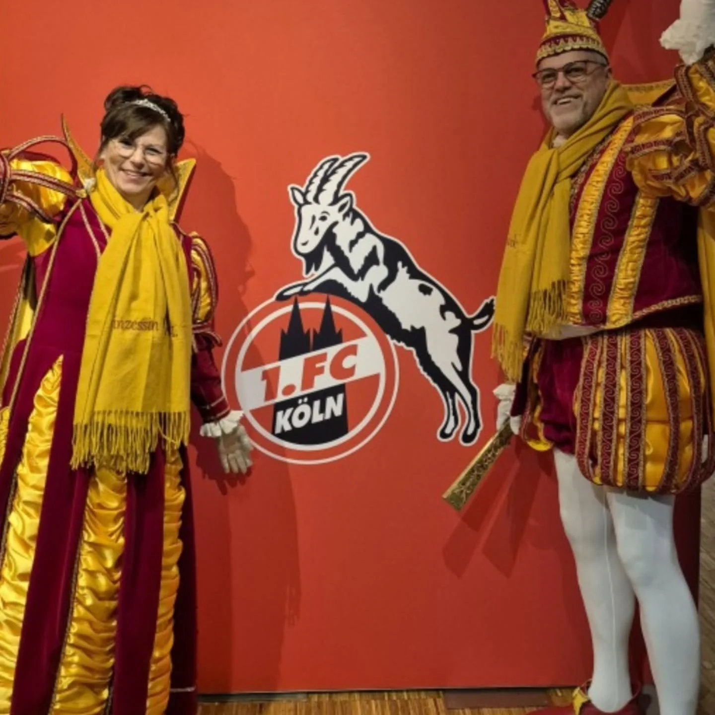 Karneval verbindet, nicht nur die Farben sondern auch die Liebe zum Fu&szlig;ball ⚽ 
Aus diesem Grund haben wir  am Sonntag unser Prinzenpaar mit einem Ausflug in unser sch&ouml;nes Stadion des 1. FC K&ouml;ln &uuml;berrascht!
Die beiden waren v&ouml
