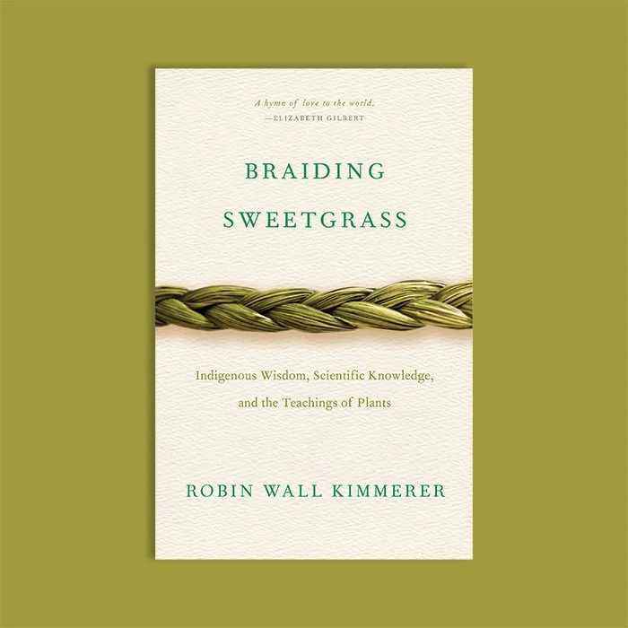 Cover of the book "Braiding Sweetgrass" by Robin Wall Kimmerer, featuring a braided plant design on a green background. The subtitle reads: "Indigenous Wisdom, Scientific Knowledge, and the Teachings of Plants."