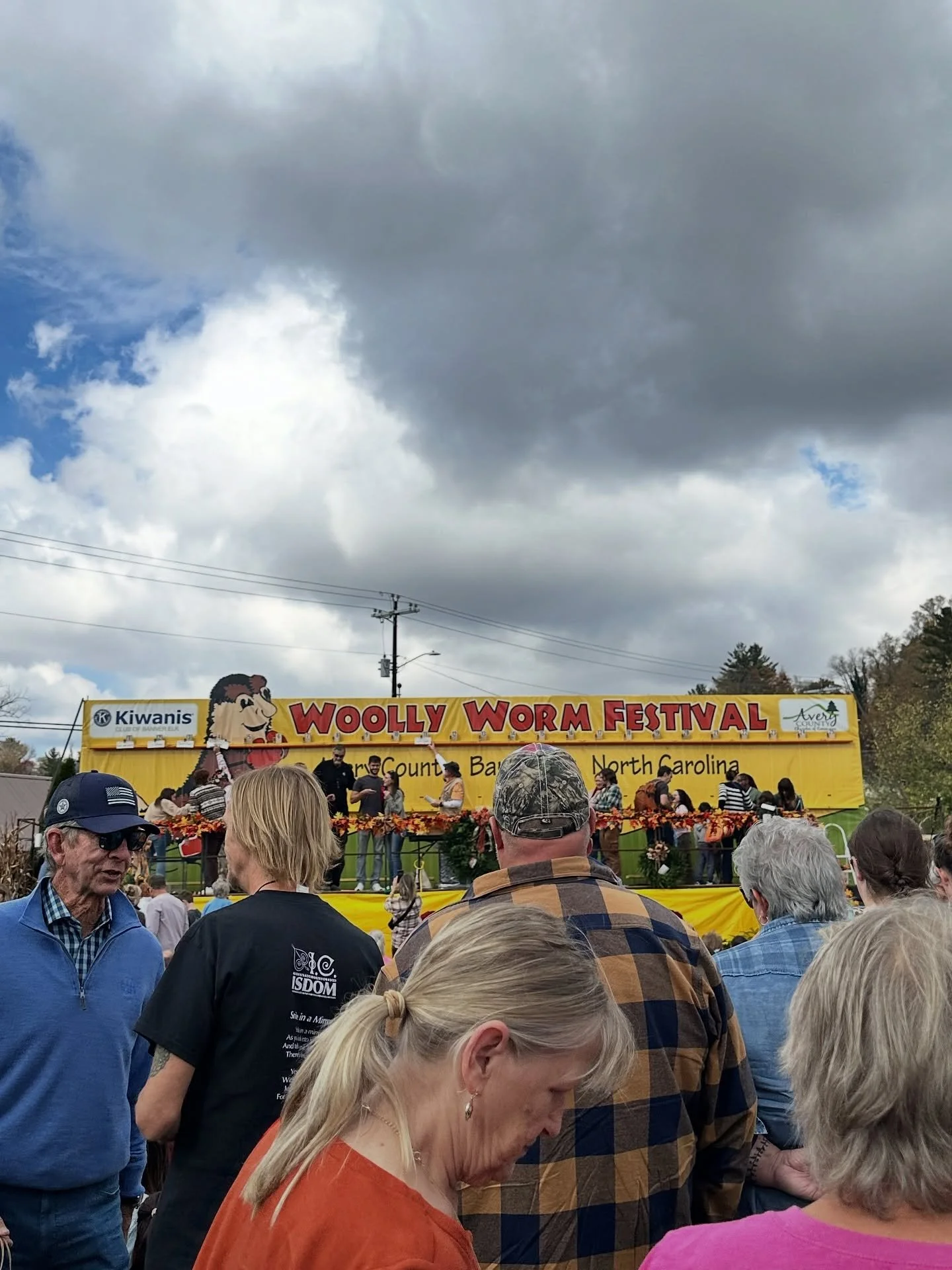It was such a beautiful weekend with so many great things to do in the area.  #wollywormfestival2025 #vallecruciscountyfair #appstatefootball 

The fall colors and weather are just perfect in the mountains right now.  Woke up to a crisp cool morning 