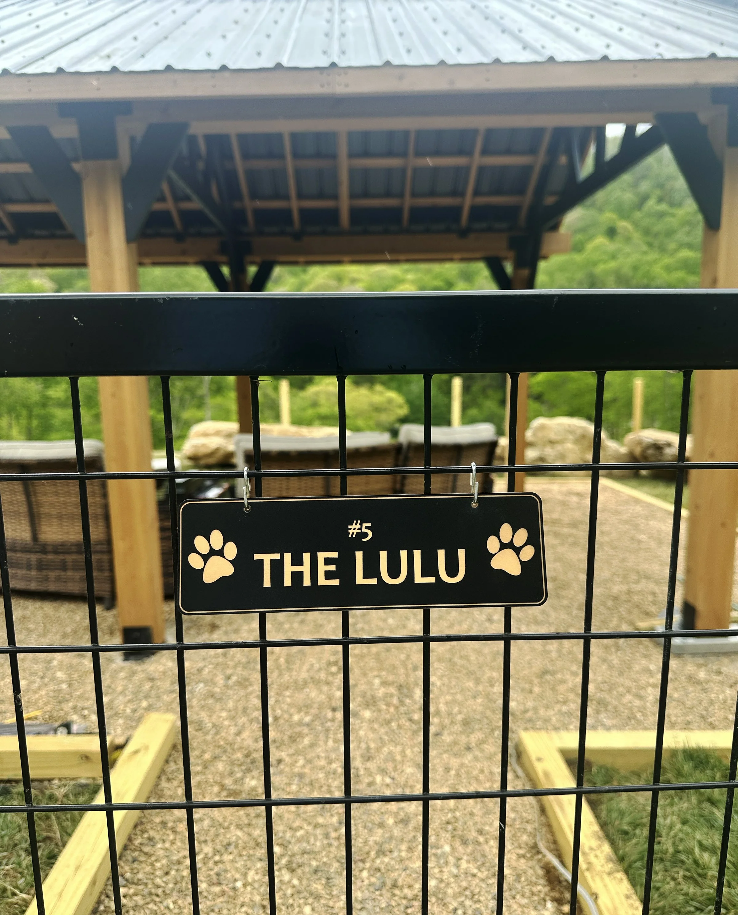 TheLuLu_gatesign.jpg