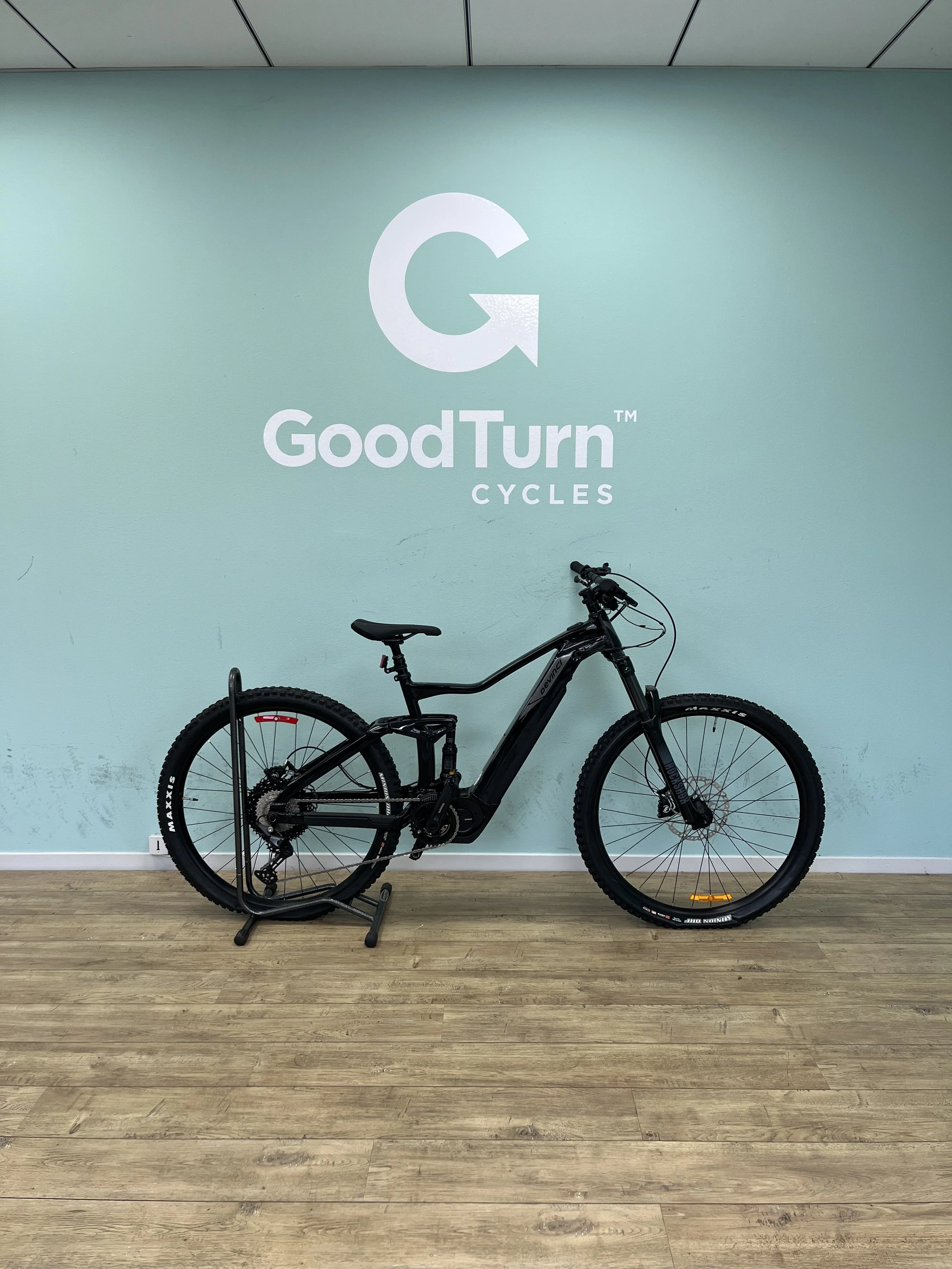 Derniers stocks : vélos électriques Devinci EP et E-Troy à prix exceptionnels