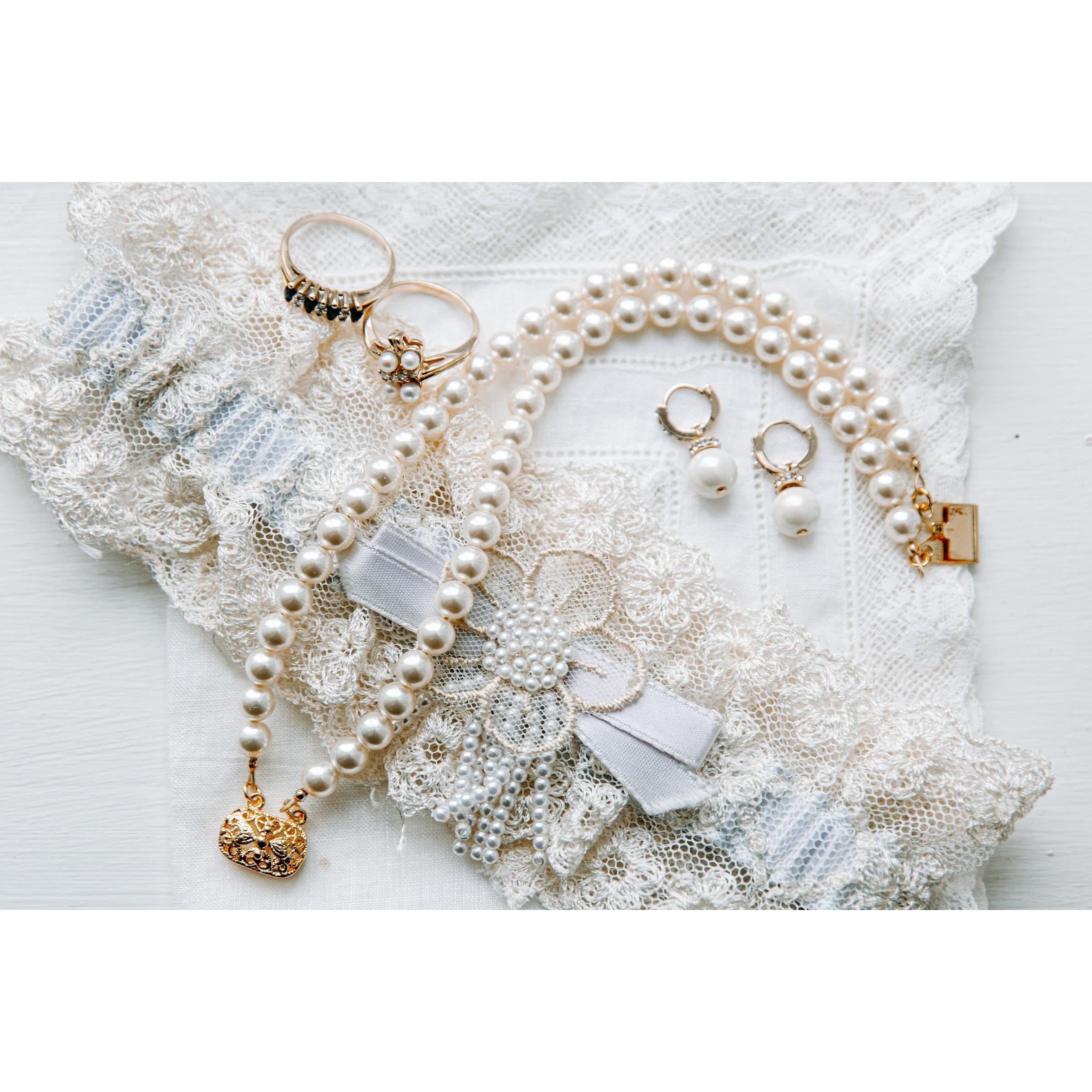 All In The Details ✨

#bridaljewelry #bridalgarter #weddingdetailsphotography #dmvweddingphotography #virginiaweddingphoto