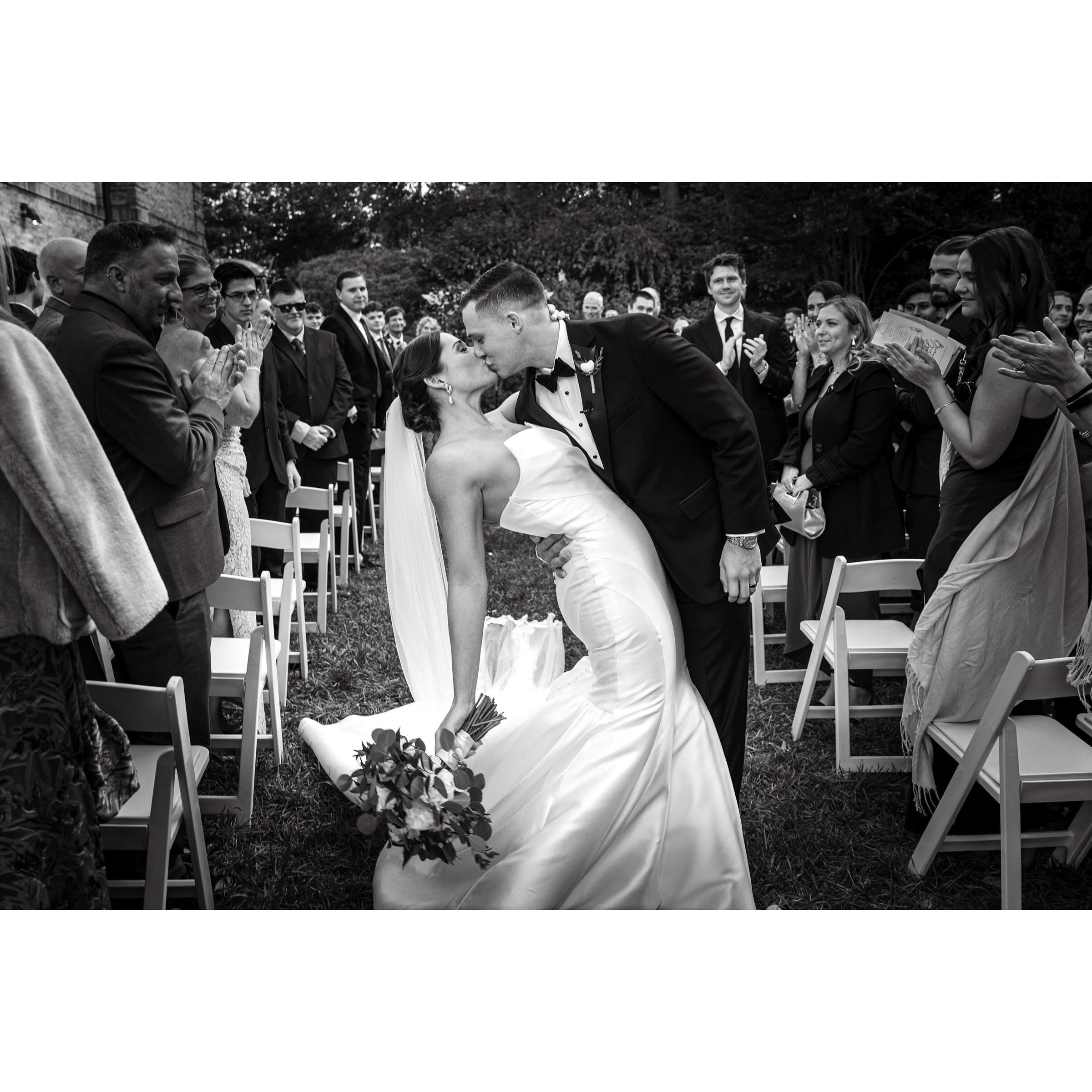 You May Now Kiss The Bride 💋

#firstkiss #loveandhappiness #thestoryweddings #destinationweddingphotographer #dcweddingphotography