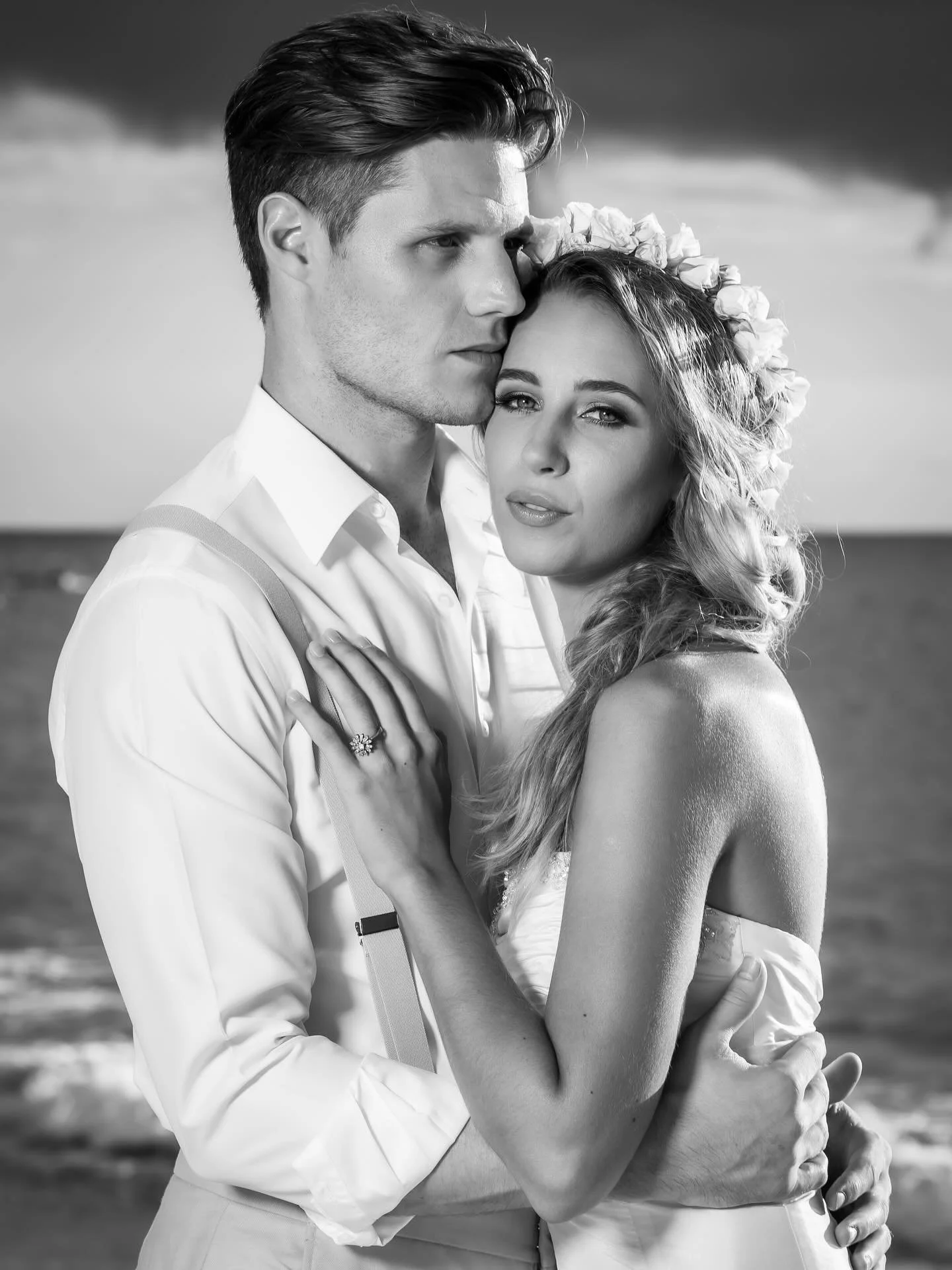 Just You, Me, &amp; The Sea 🌊 

#youhadmeataloha #hawaiianwedding #elopementphotography #destinationweddingphotographers