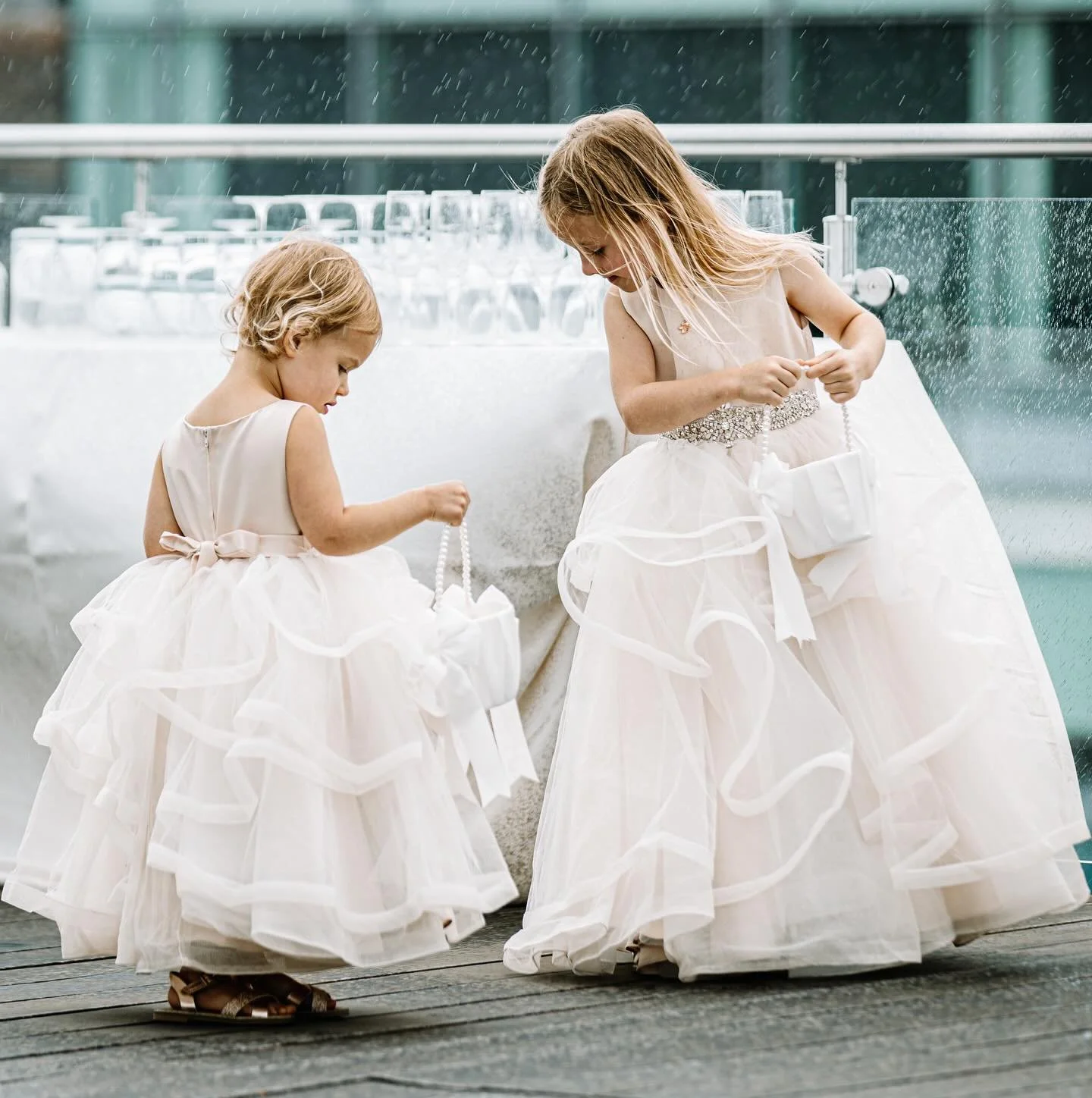 The Petal Patrol 🌹 

#flowergirls #flowergirldresses #classicweddingphotography #destinationweddingphotographers