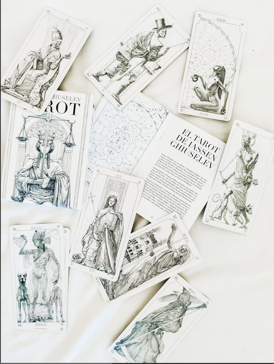 intuitive tarot reading.png