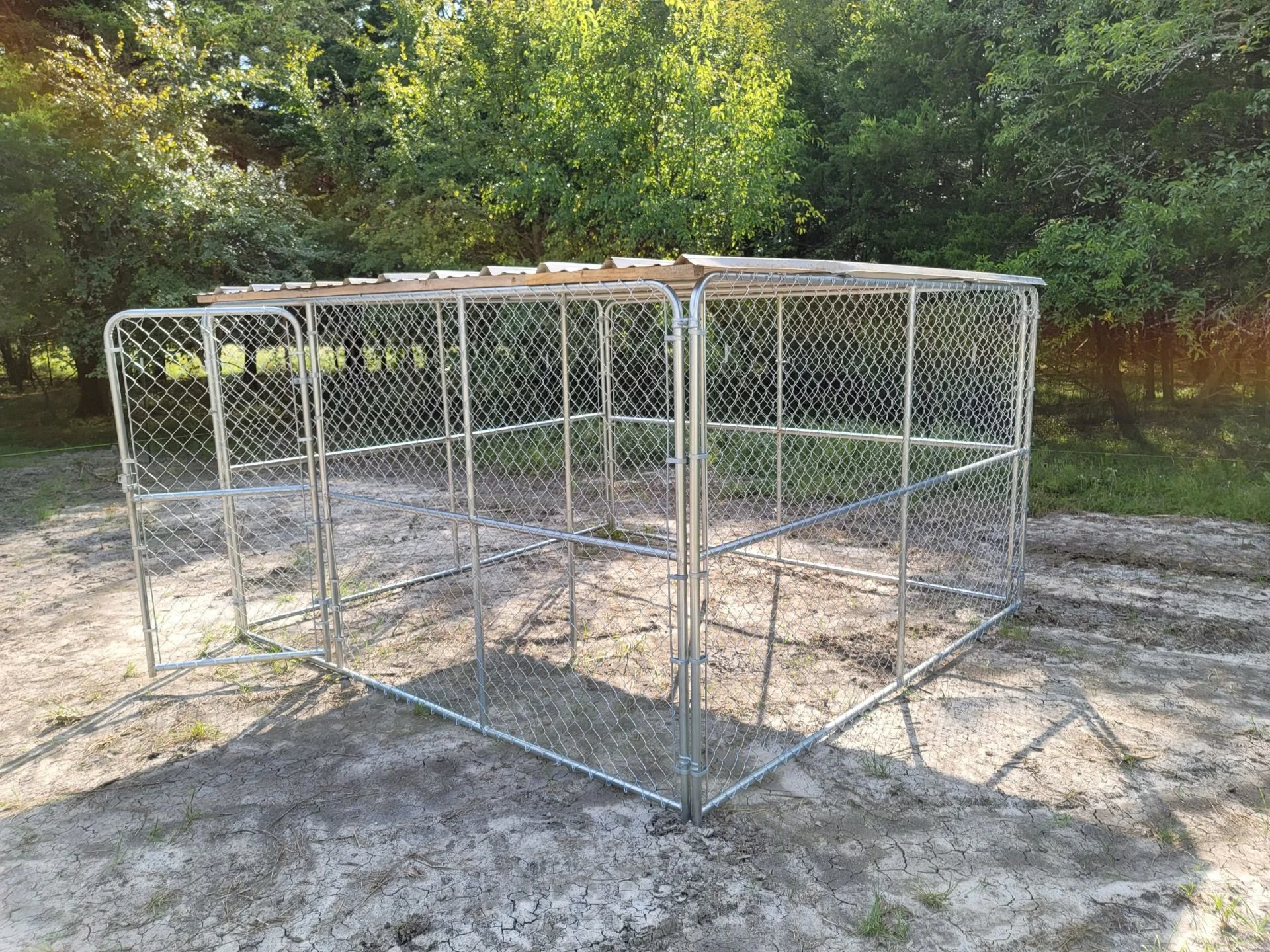 10x10x6-outdoor-kennel-gold-series-with-metal-roof.jpeg