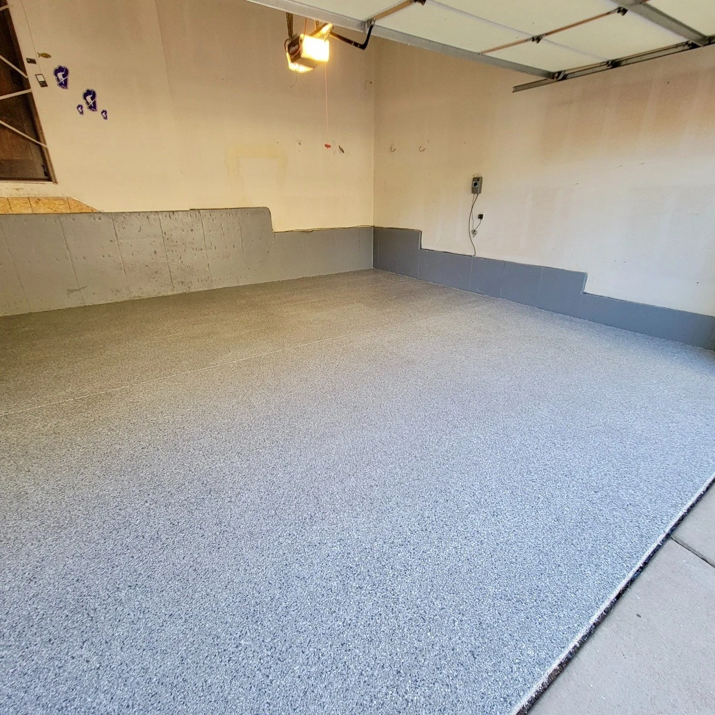 Looking sharp! 

If you or someone you know is interested in an #epoxy #floor system, we would love the opportunity to chat. Please set up an appointment with us @ https://www.concretedr.com/lets-work-together.