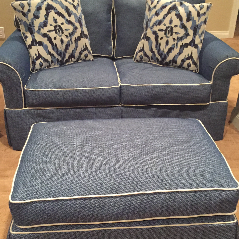 GreyLoveSeat.png