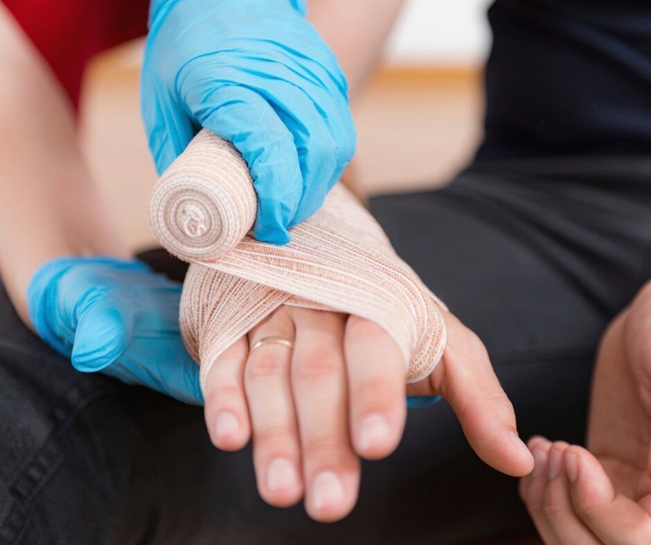 Accidents can happen anywhere, and knowing how to properly bandage wounds is a valuable skill we all should have. Whether it's a scrape, cut, or more serious injury, first aid can make all the difference.⁠
⁠
Here are a few key tips for effective woun