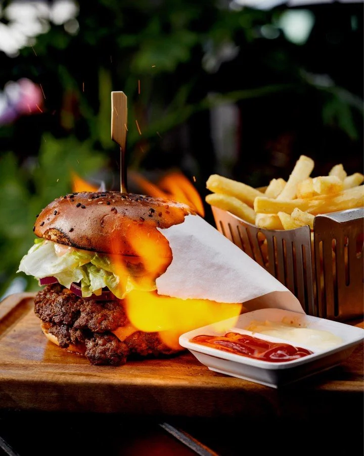 It's International Burger Day and we're going ALL IN. 🍔
Longroom's Smash Royale is here, double prime beef patties, crispy bacon, homemade burger sauce, fresh pickles and extra cheese, all stacked in a brioche bun with chunky cut fries. $26 of pure 