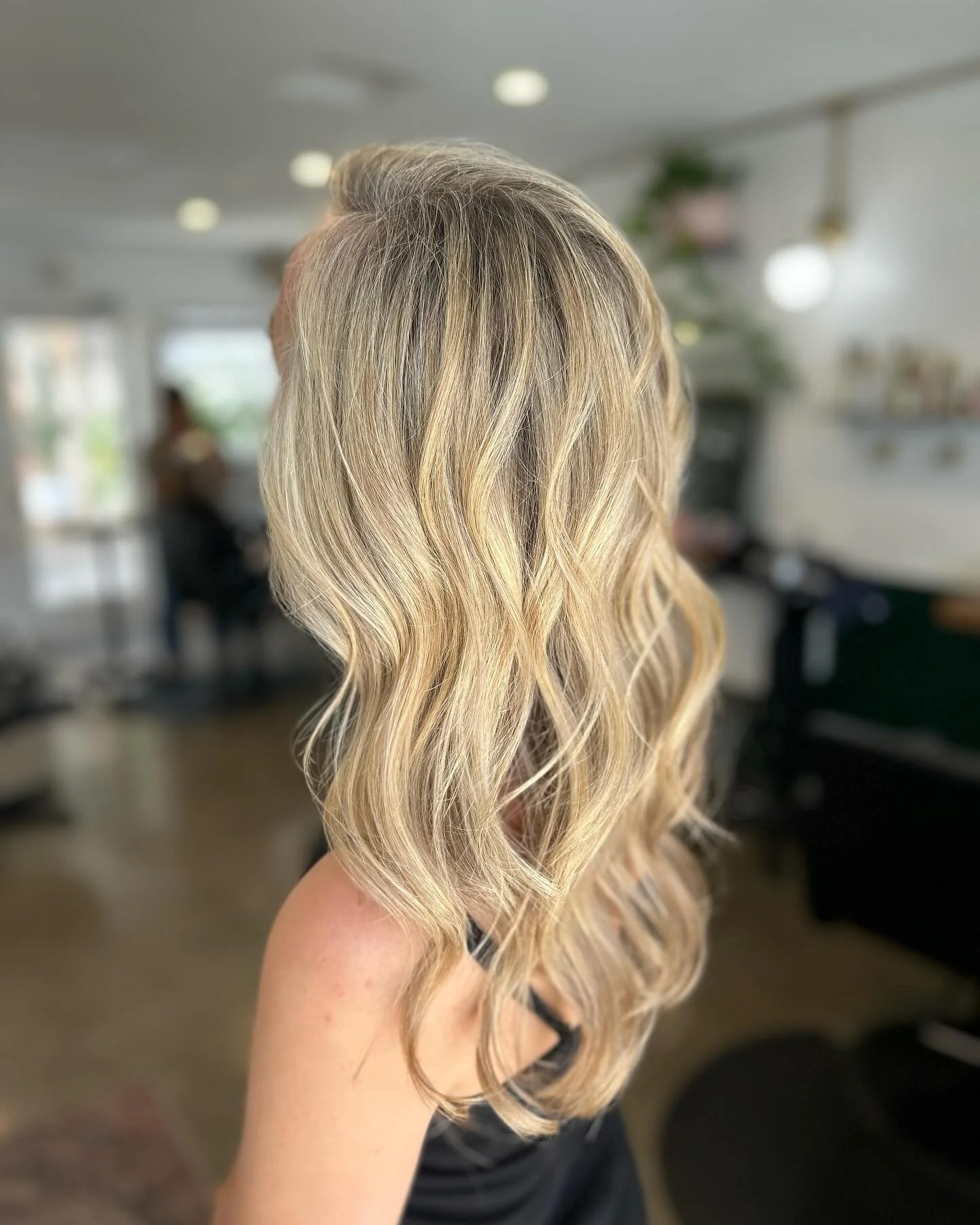 Highlights and fresh cut for this stunning birthday girl! Happy birthday @cate_bauer45 🎉🥳🍾