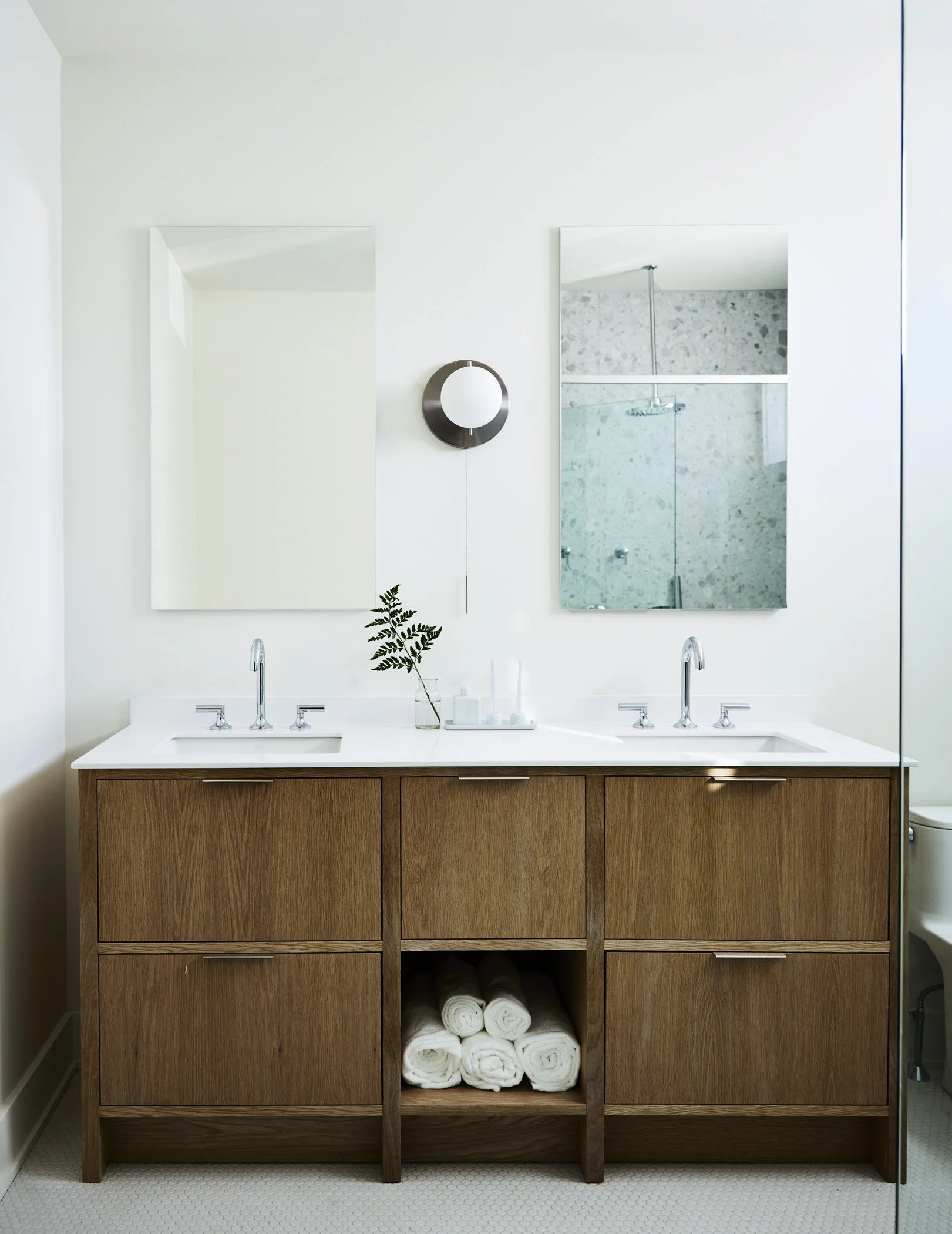 SashyaThind_Stratford_GuestVanity_S.jpg