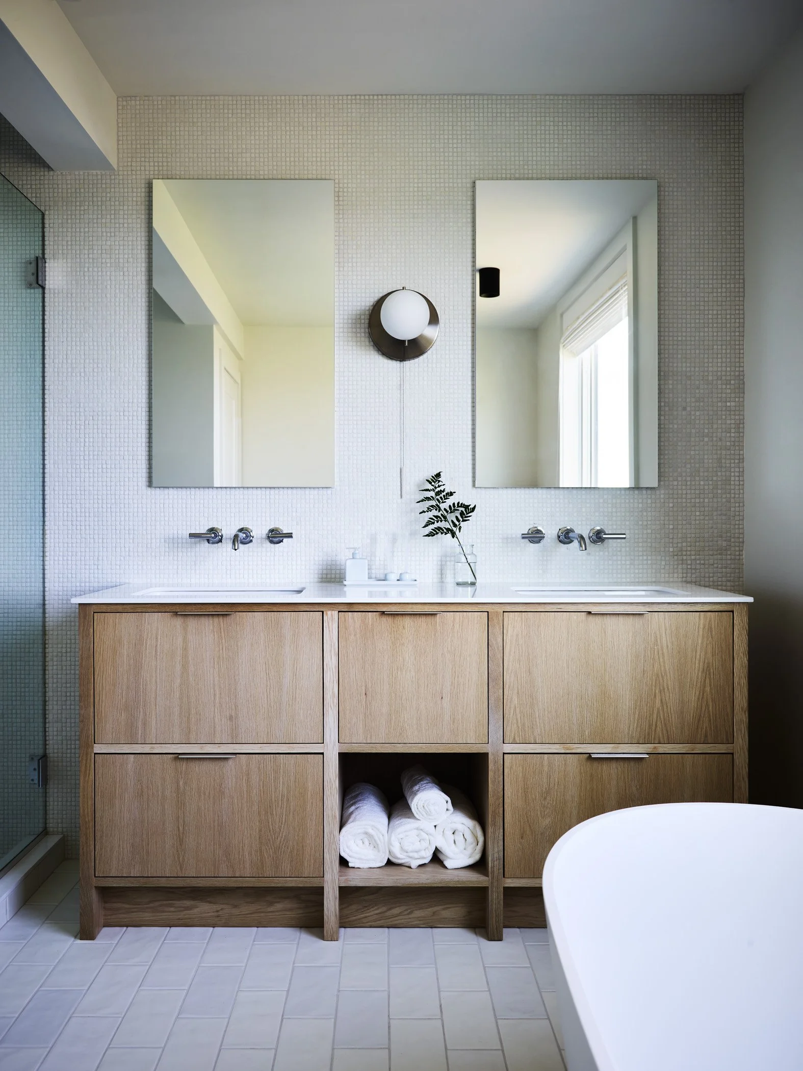 SashyaThind_Stratford_MainBathVanity_S.jpg
