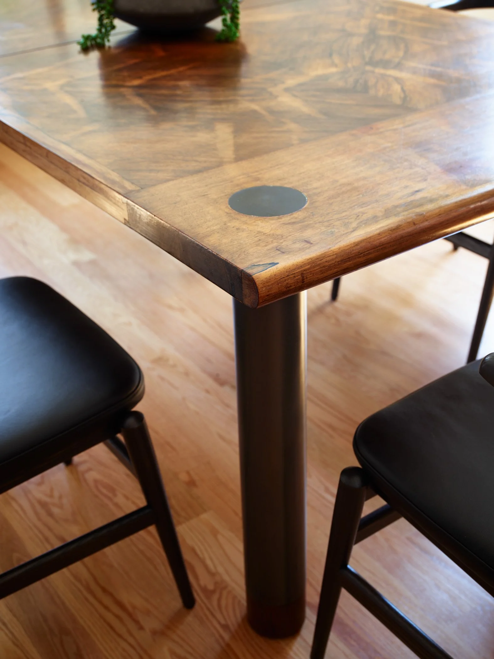 JaredKuzia_SashyThind_InmanCambridge_DiningDetail2_S.jpg