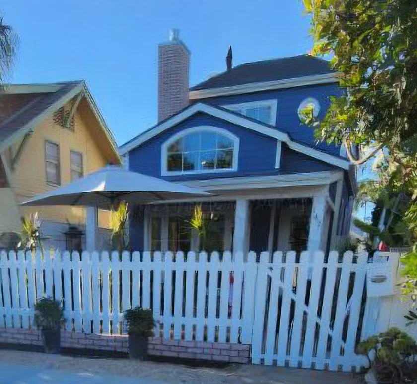 blue house2.jpg