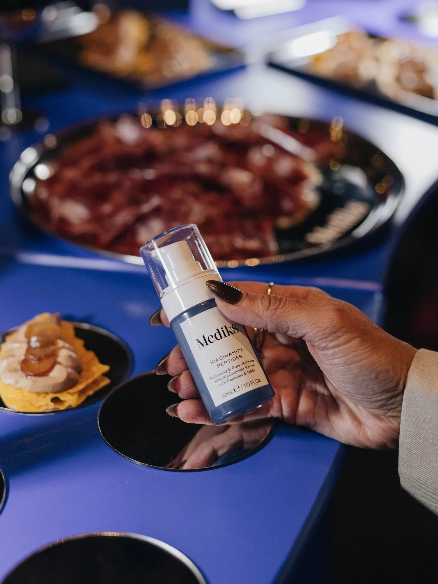 Celebrating @medik8anz&rsquo;s newest skincare innovation, Niacinamide Peptides. 

A sleek, modern environment, defined by clean lines, subtle lighting and a palette of blue tones, layered with glass and reflective finishes. Designed to convey clarit