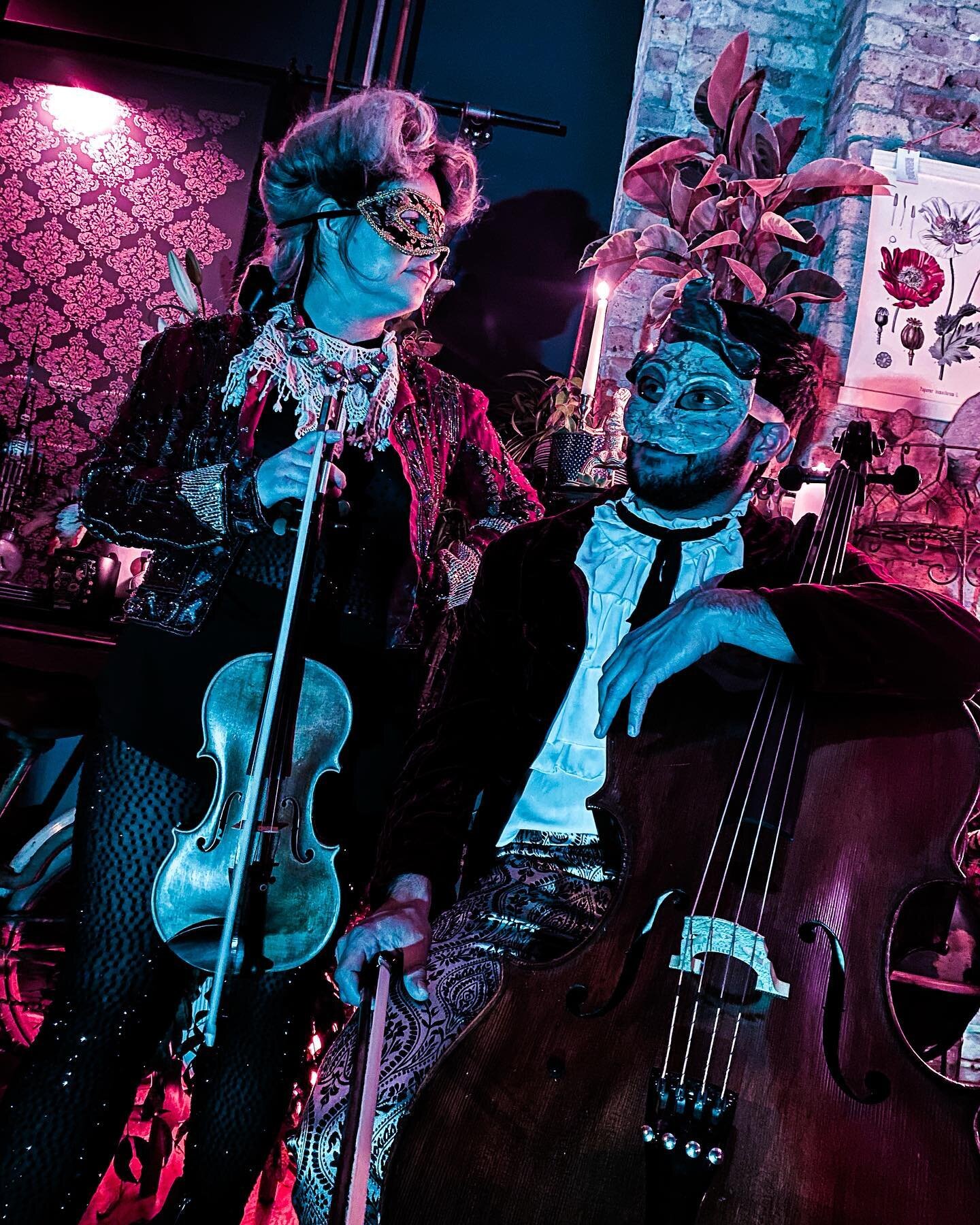 A little tease of our upcoming event on Nov 27 (one week from today!). Keep an eye out for more info 🎭👀
.
.
.
.
.
.
.
.
@la_casa_de_satanas 
#pilsen #pilsenclassical #masquerade #music #chambermusic #enpilsenchicago #enpilsen #party