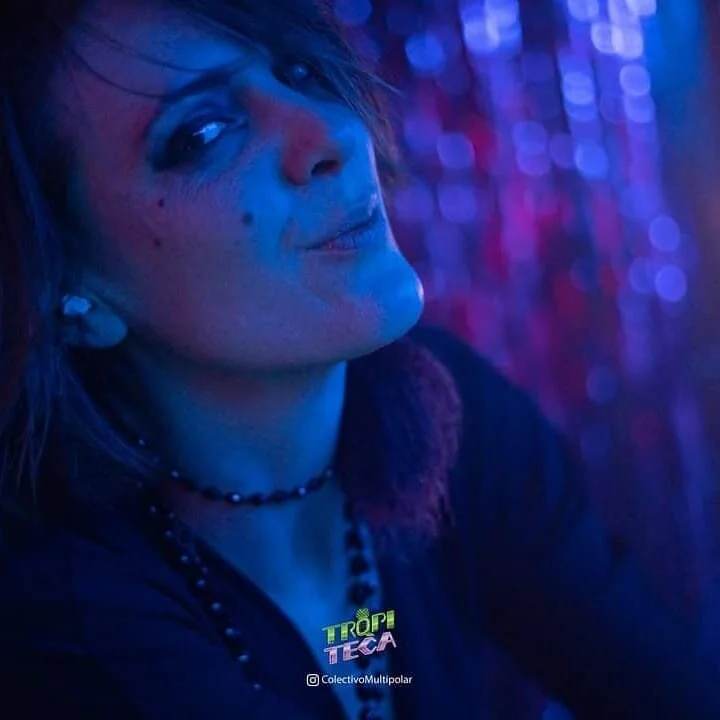 Meet Amelia!
🖌🪴🐶💥🌵
Meet Amelia de Rudder, a multi faceted artist and curator of time and space who melds rogue urban aesthetics with the garden of earthly delights. 

Amelia brings entrepreneurial brains, artistic brawn, and bold enthusiasm to p