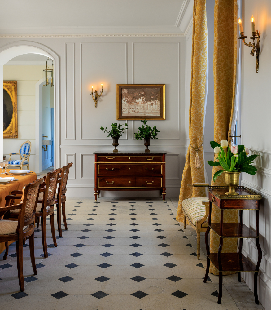 Verite Fine Arts and Artwork at Chateau des Joncherets