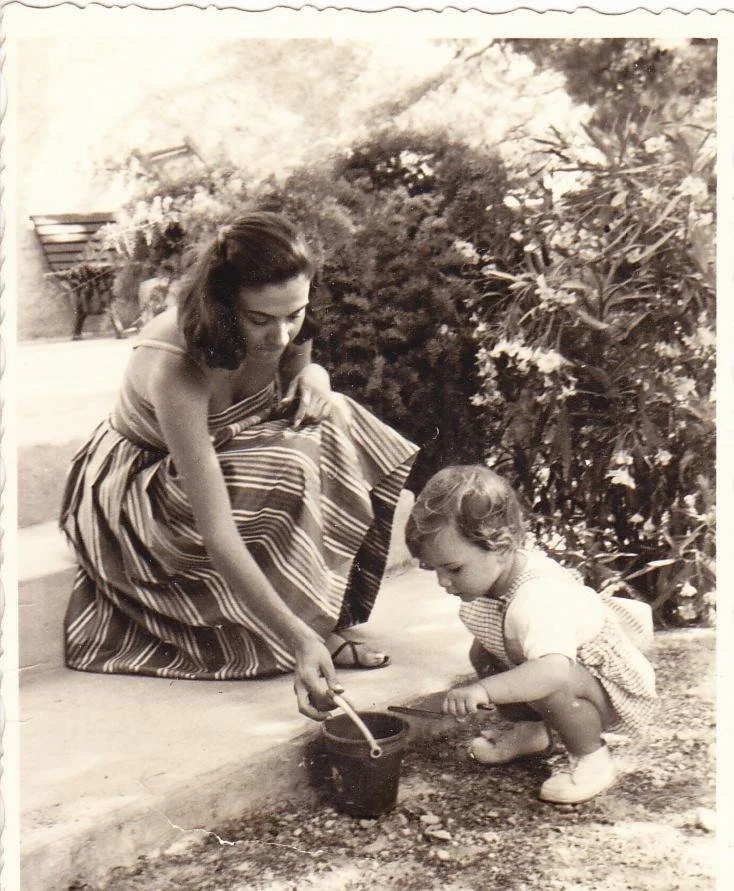 Με τον Τάσο μωρό 1957