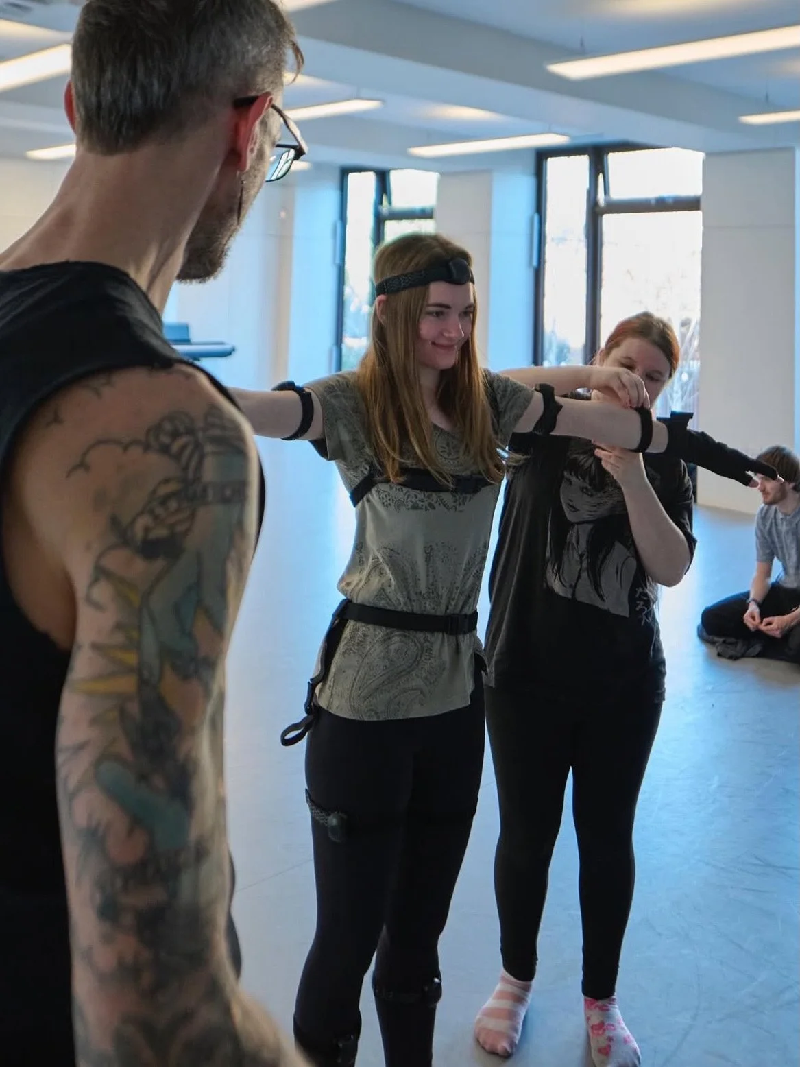 A couple of weeks back introducing students to the @noitomocap studio mocap setup in this experimental mocap lab at @norwichuniarts 
Great to see students from different disciplines getting curious and collaborating to explore movement and creative t