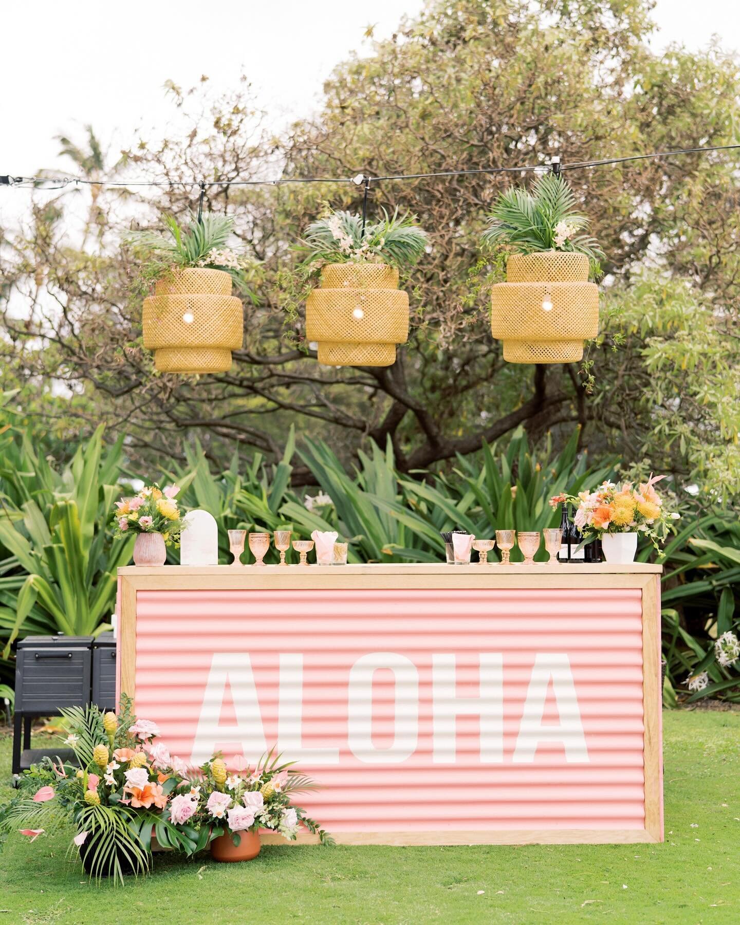 This ALOHA BAR brings all the Hawaii feels together! Whatever custom bar front you would like we can easily bring to life with @letsentertainmaui 🌸 Speaking of bar fronts! We will be sharing with you some upcoming 2024 trends later this week!

photo