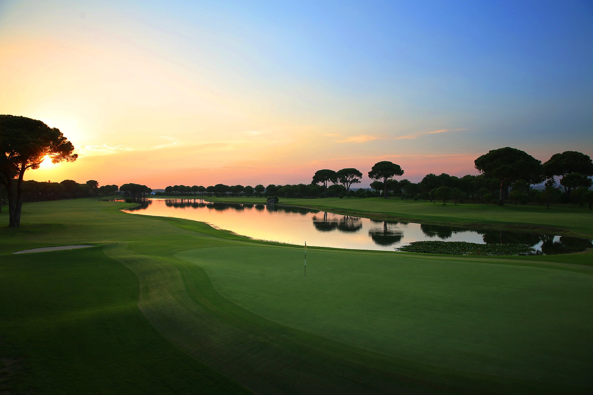 GloriaNewCourse10_GolfClub18th_L.jpg