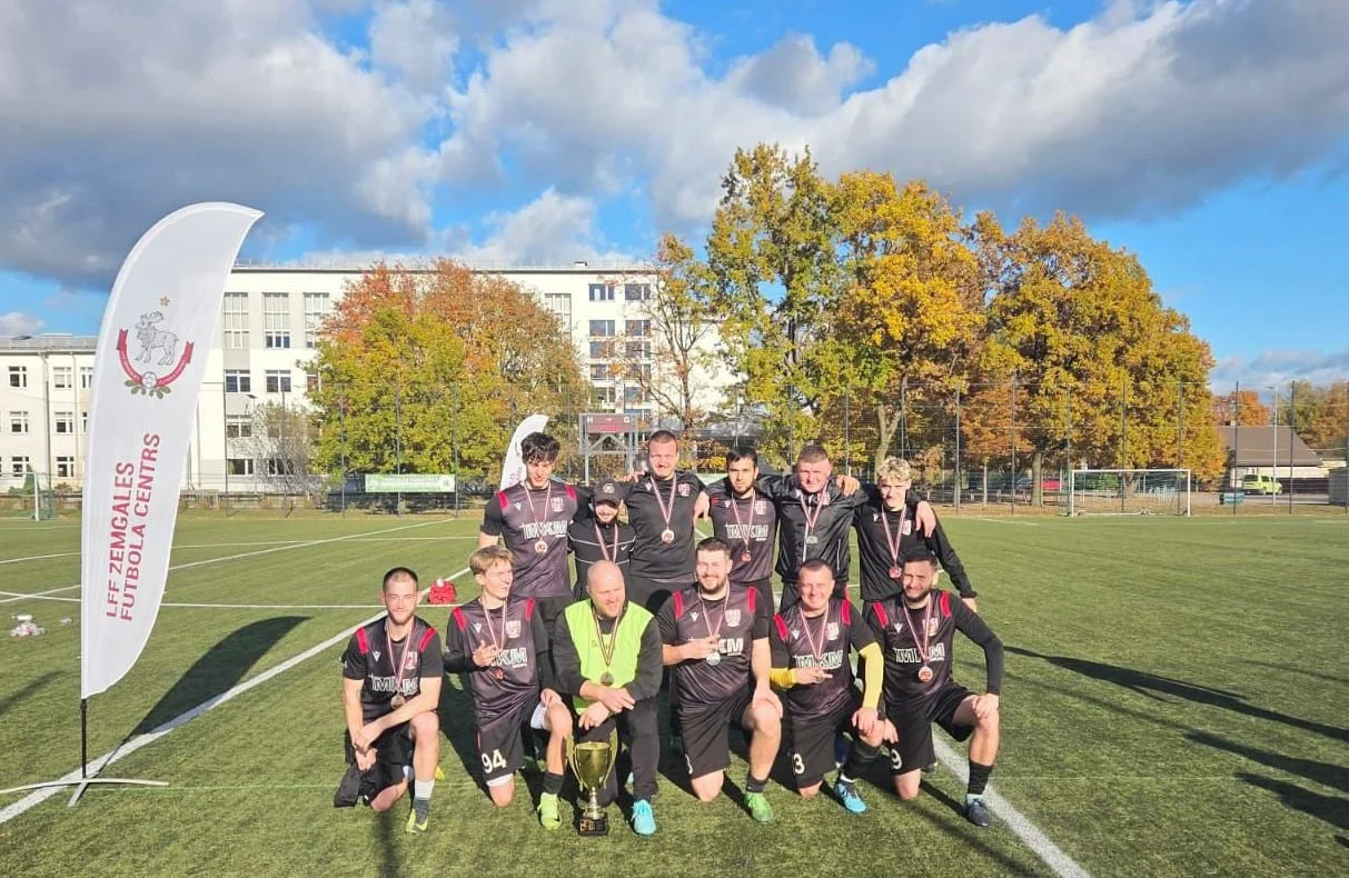 LIMBAŽI UNITED izcīna otro vietu Latvijas amatieru futbola finālsacensībās