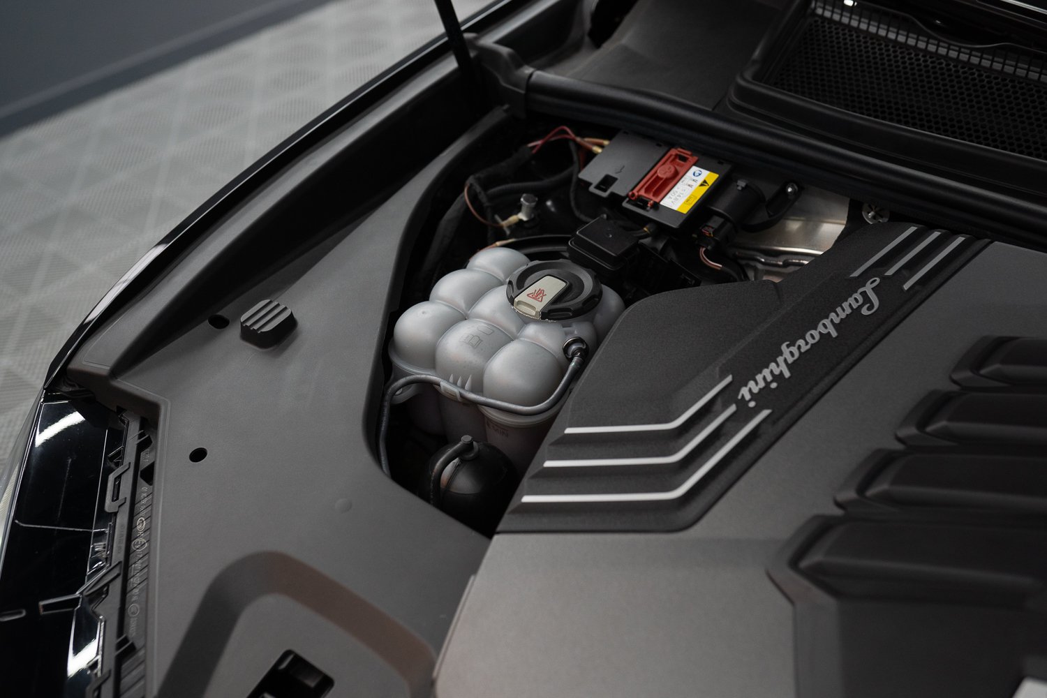 Lamborghini-Urus-Zwart-121.jpg