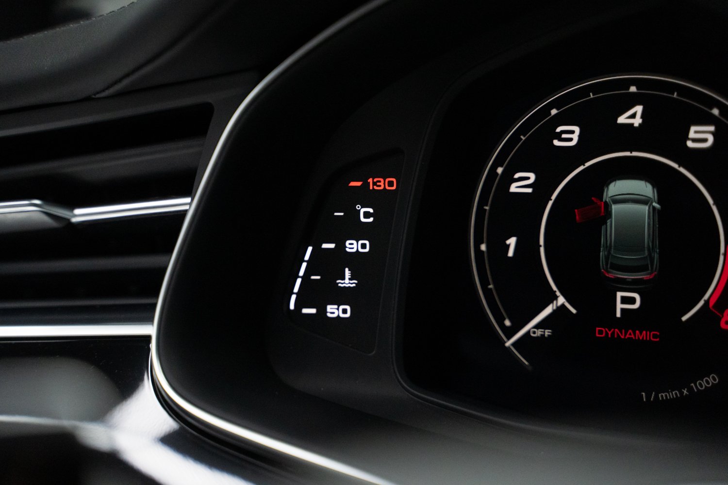 Audi-RSQ8-Zwart-86.jpg