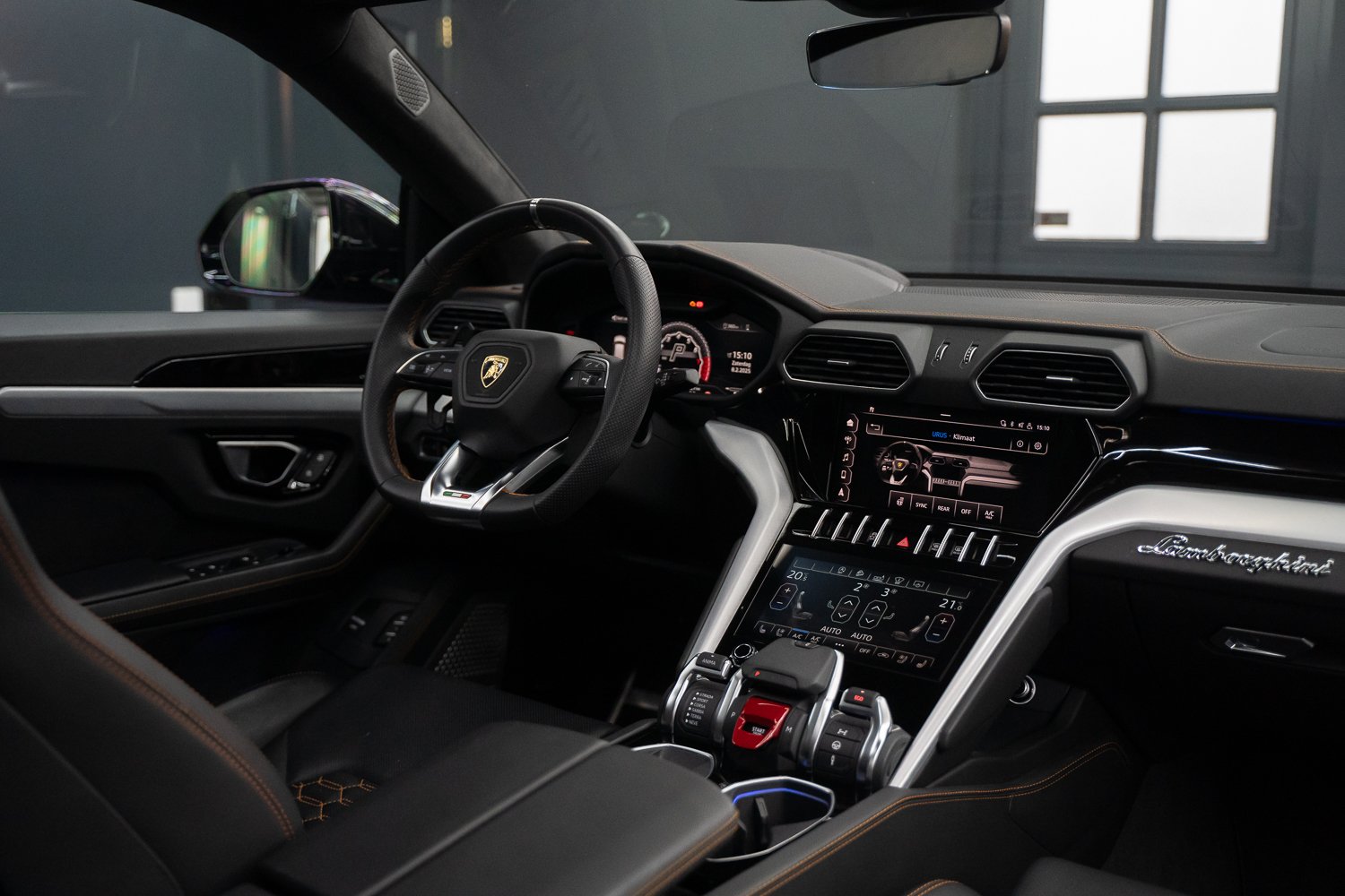 Lamborghini-Urus-Zwart-110.jpg