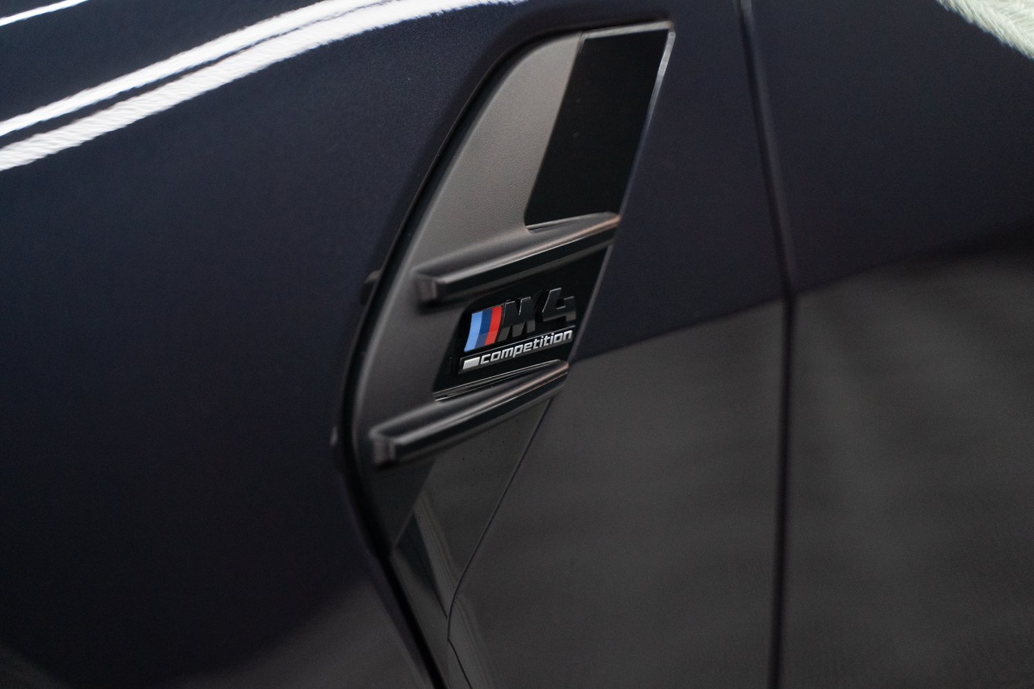 BMW-M4-Comp-50jahre-edition-25.jpg