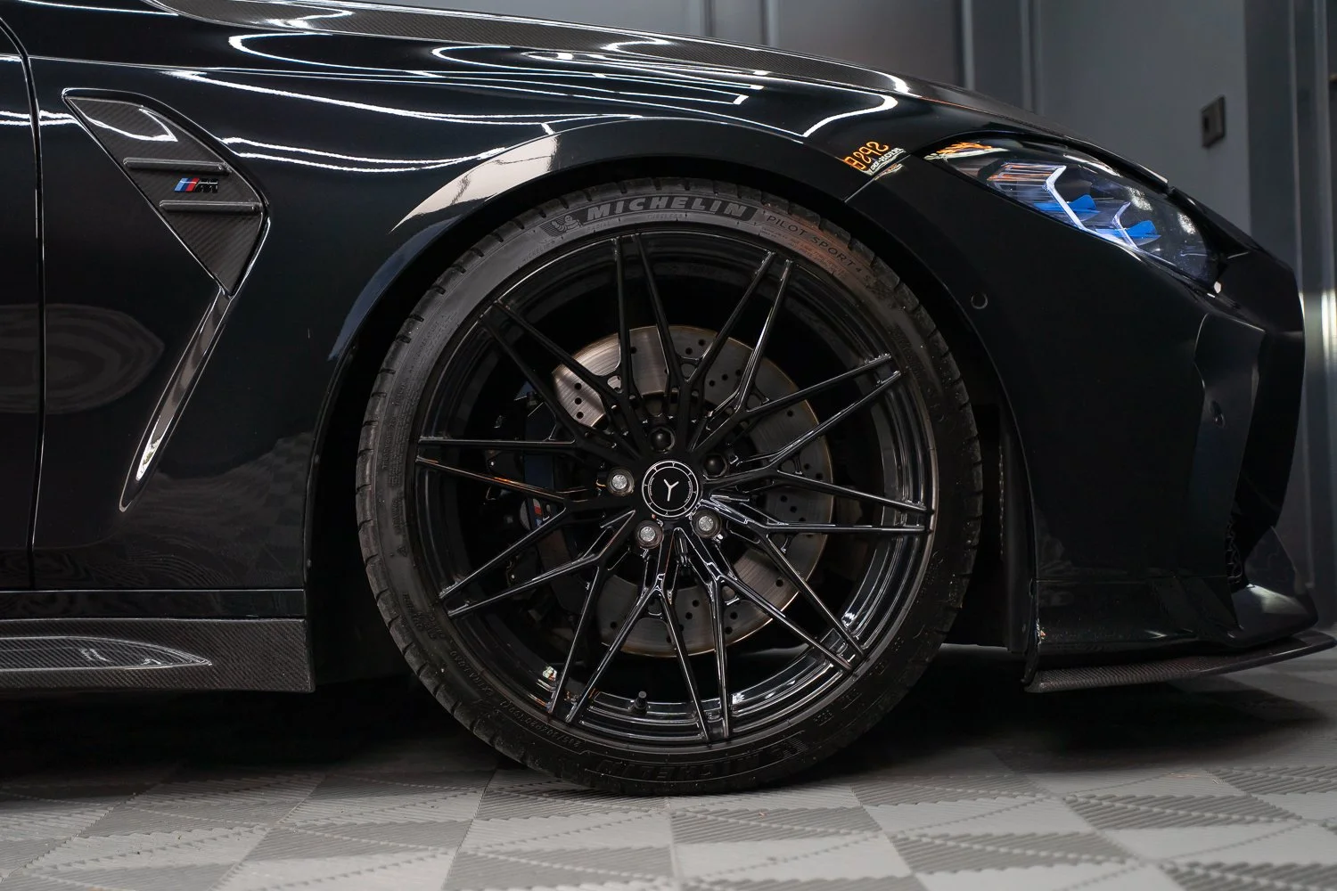 BMW-M3-Black-Carbon_hood-63.jpg