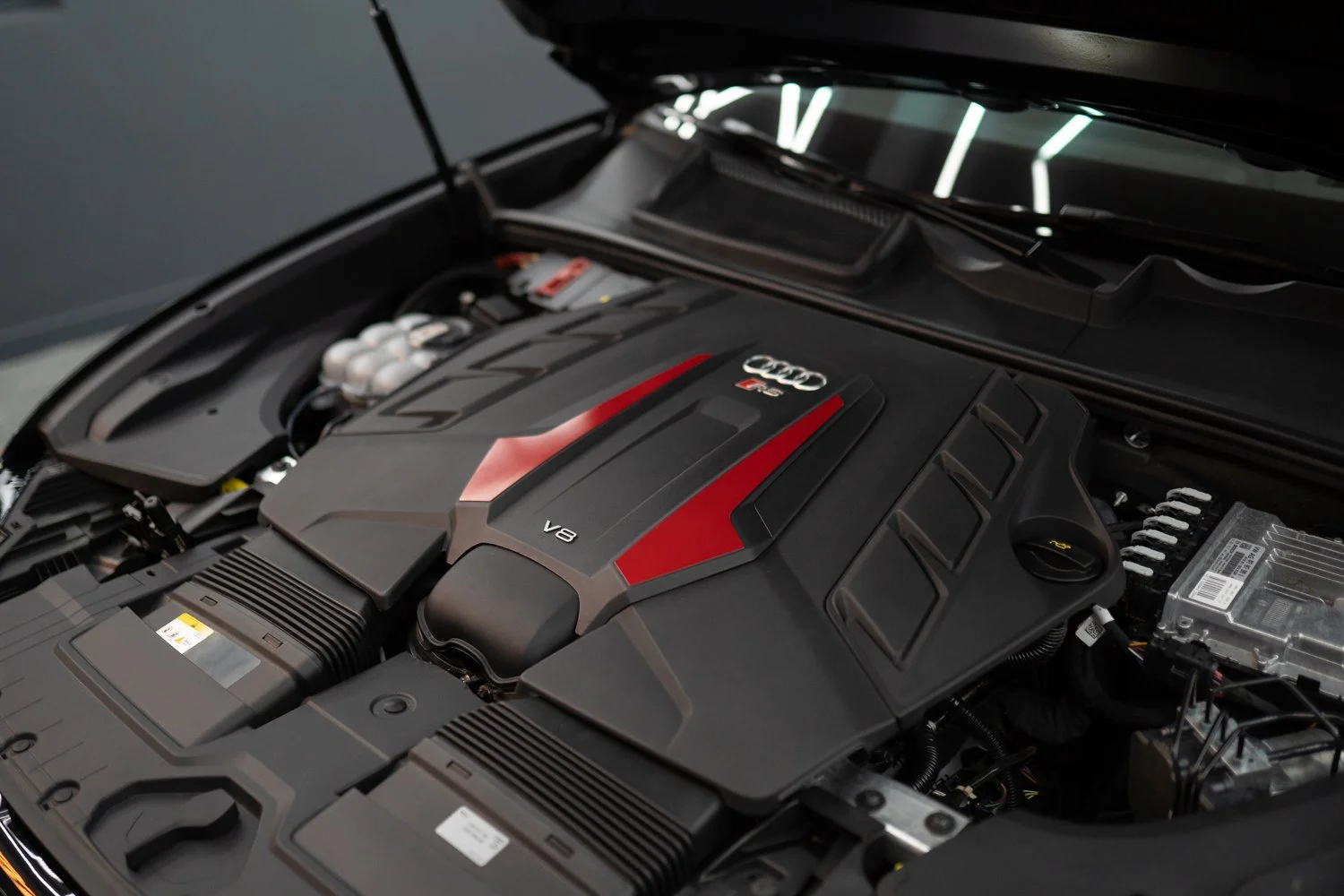Audi-RSQ8-Zwart-131.jpg