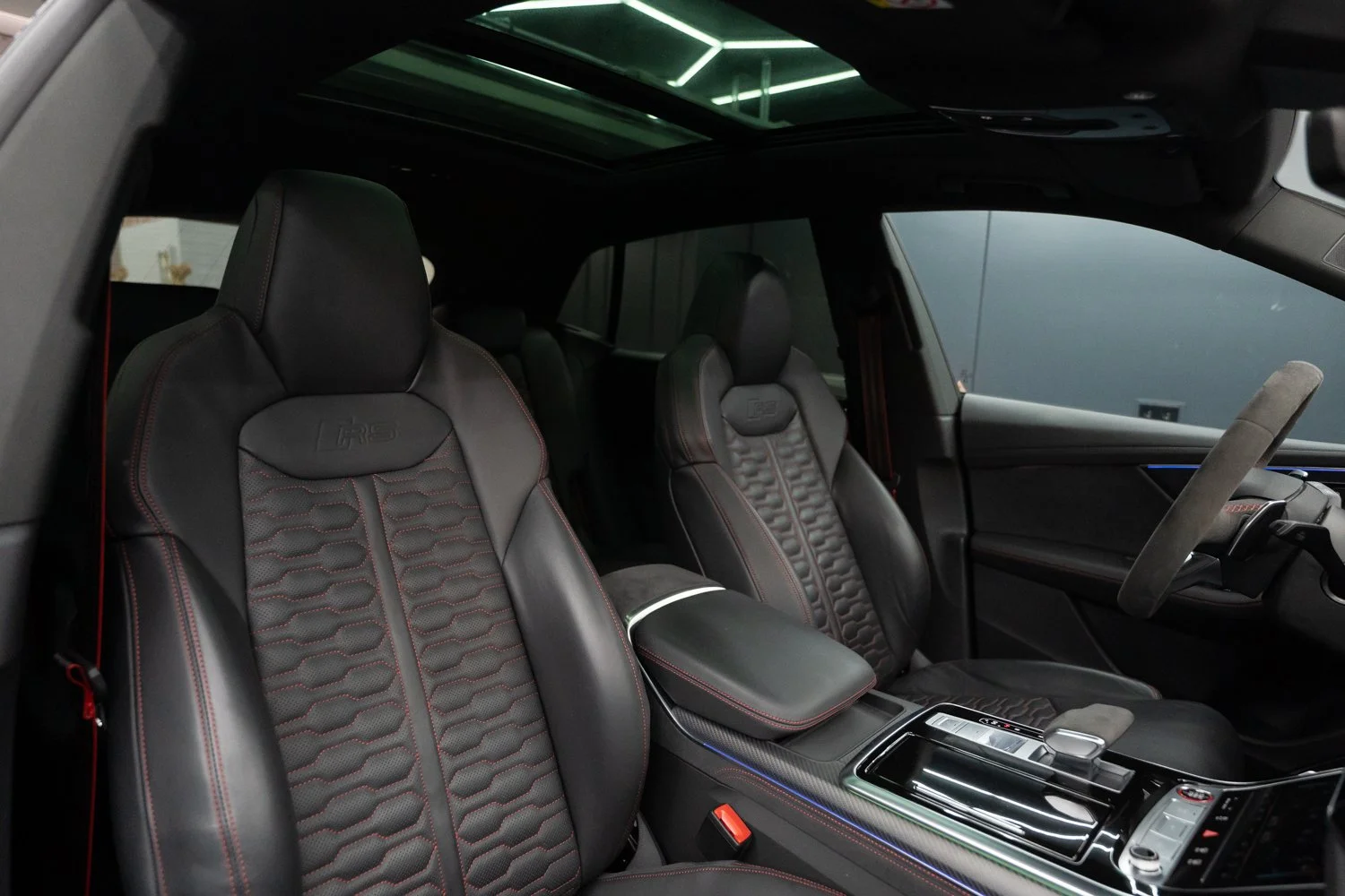 Audi-RSQ8-Zwart-127.jpg