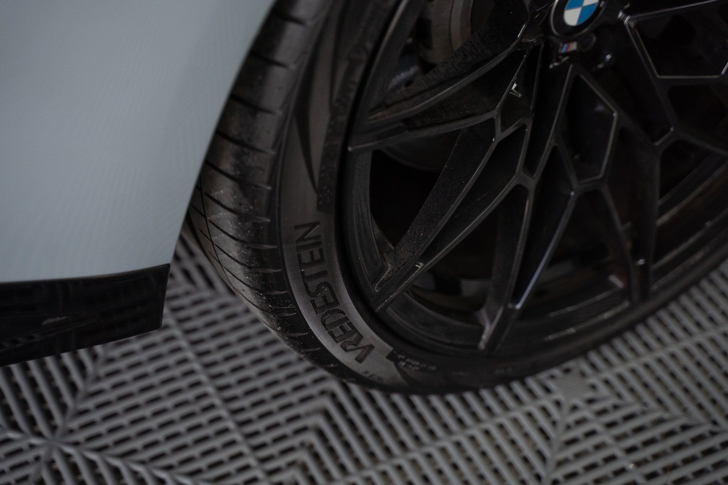 BMW-M3-Competition-blackwheels-23.jpg