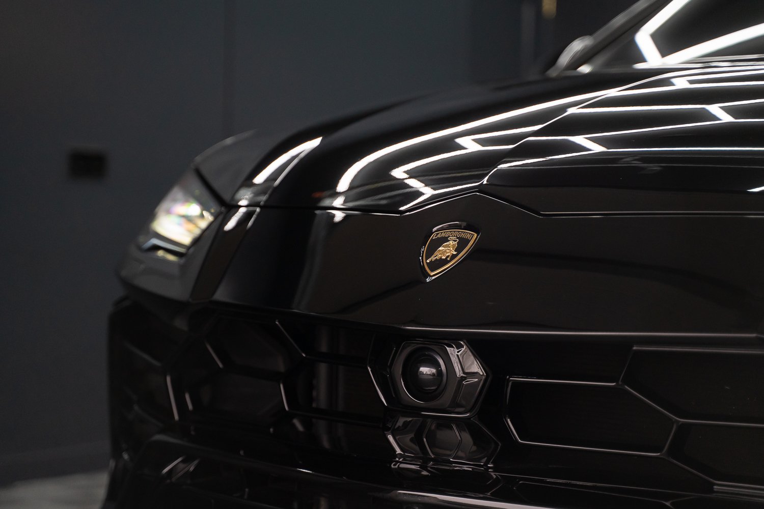 Lamborghini-Urus-Zwart-28.jpg