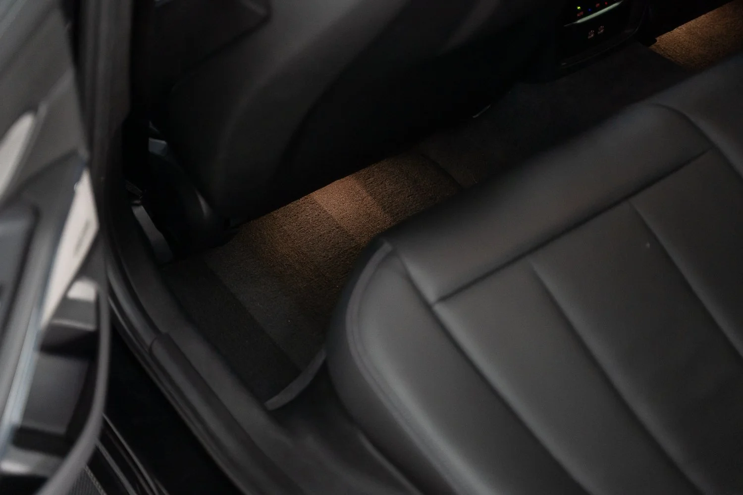 BMW-M3-Black-Carbon_hood-109.jpg