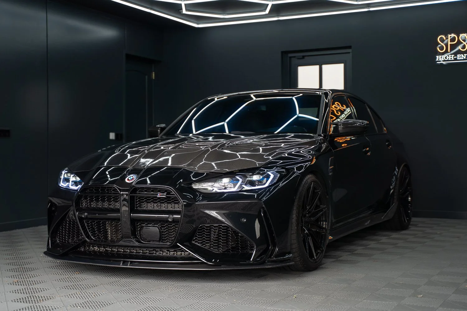 BMW-M3-Black-Carbon_hood-27.jpg
