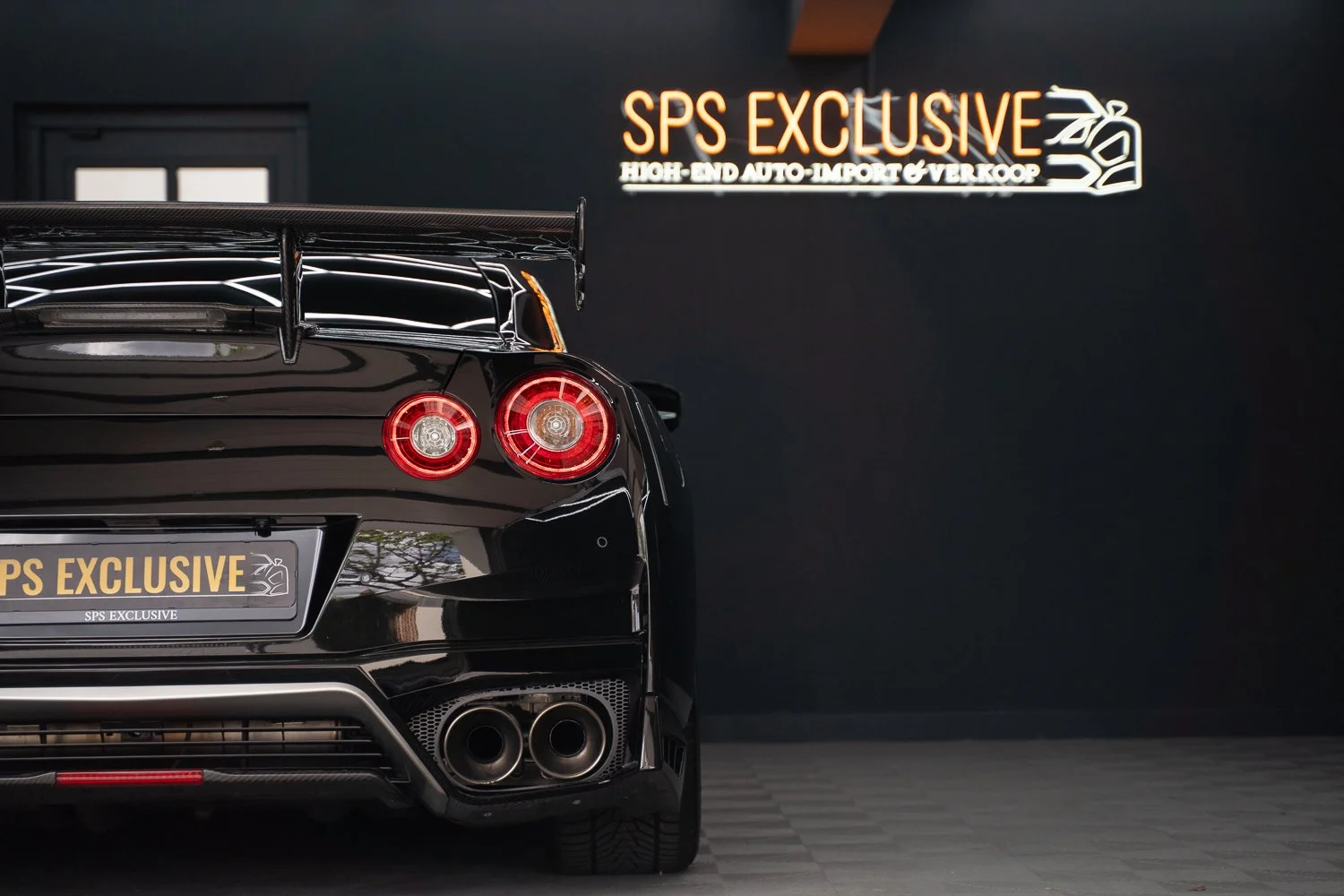Nissan-GTR-Black-66.jpg