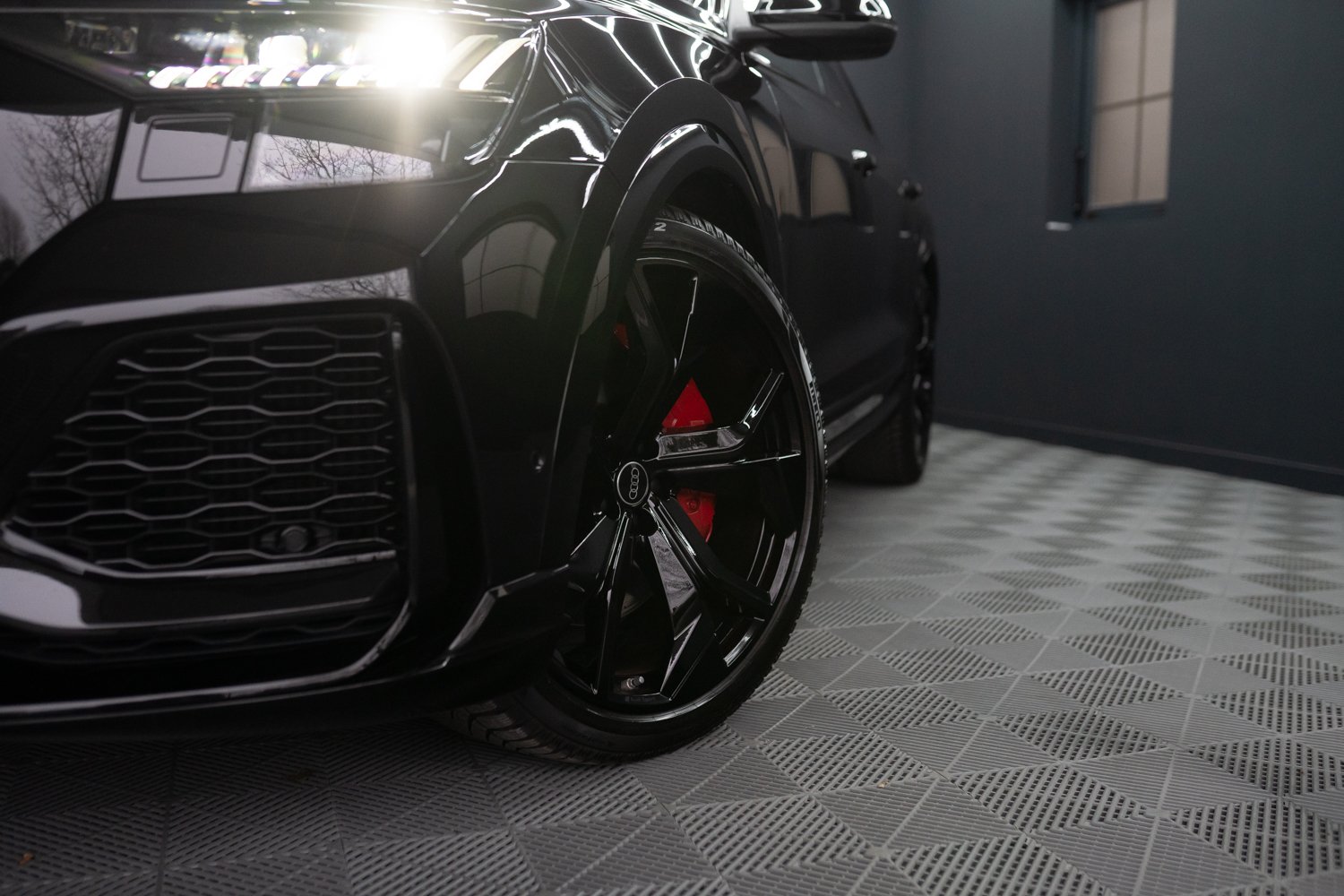 Audi-RSQ8-Zwart-31.jpg